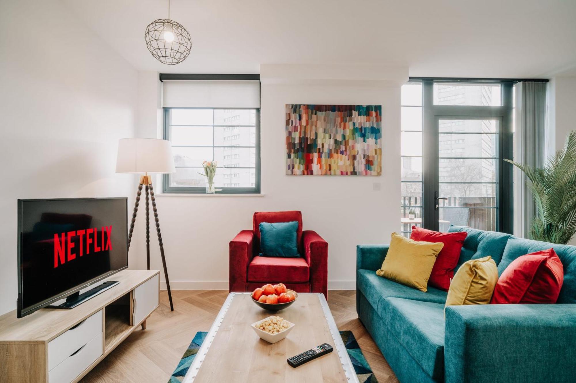 Canal-view Stunning Living, Fast Wifi, Contractors, Family Birmingham
