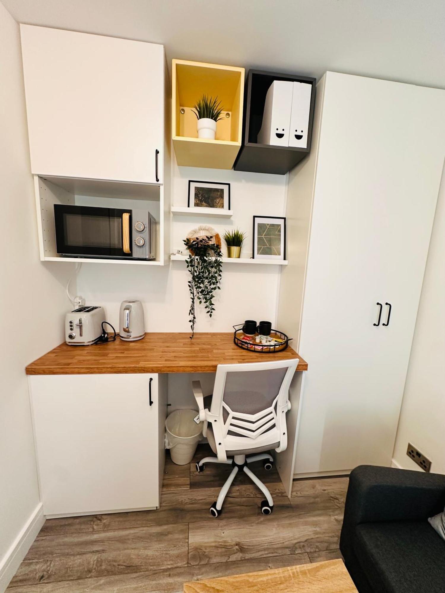 R2 - Newly Renovated Luxury Private En-suite In Harborne Park Road - Guest house *