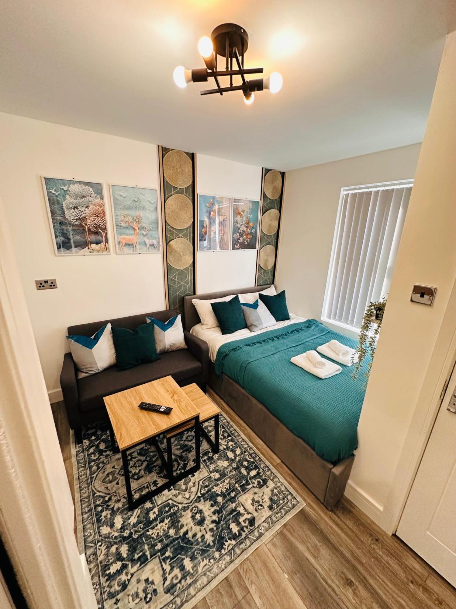 R2 - Newly Renovated Luxury Private En-suite In Harborne Park Road - Guest house *