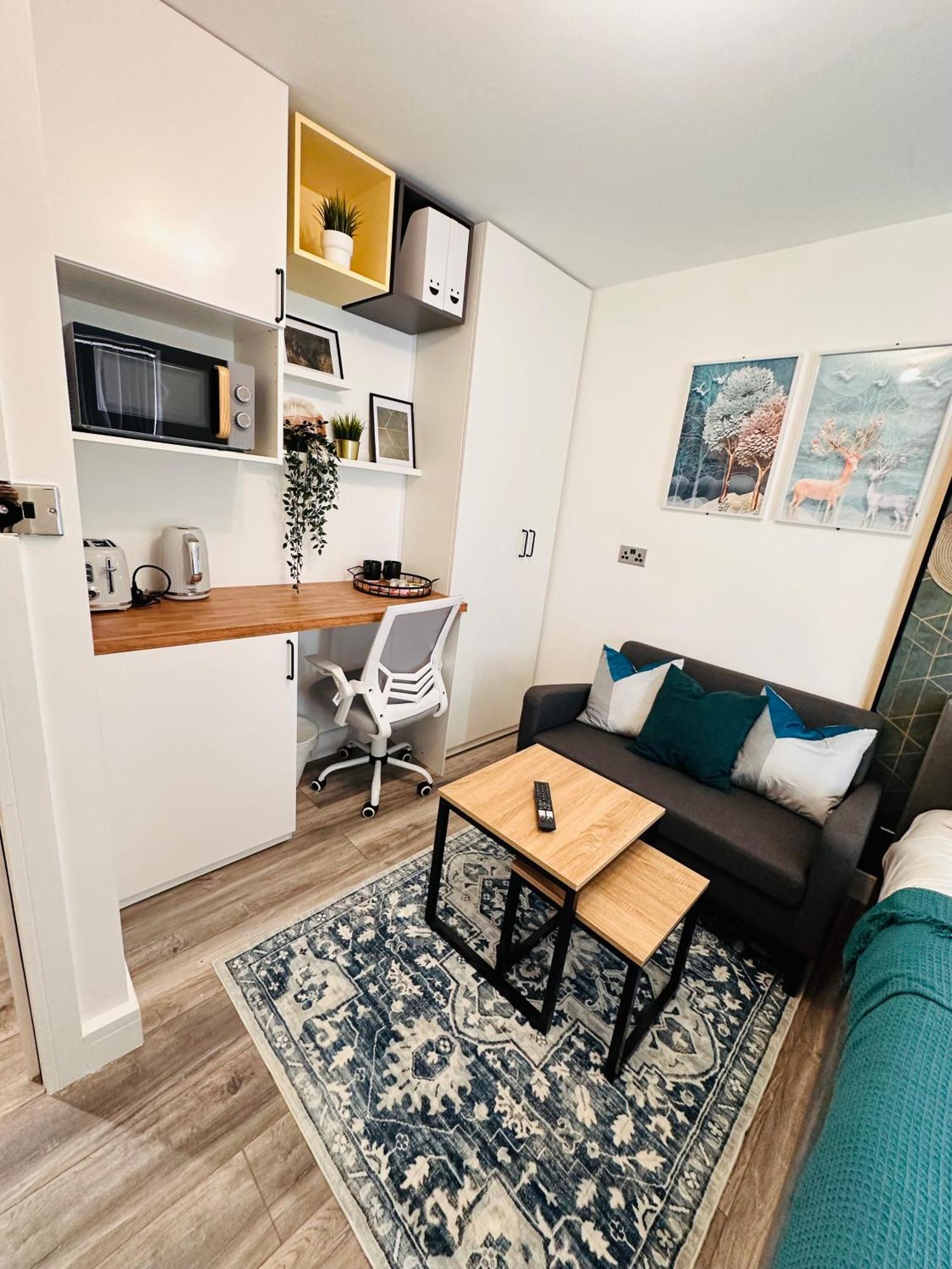Guest house R2 - Newly Renovated Luxury Private En-suite In Harborne Park Road - Birmingham