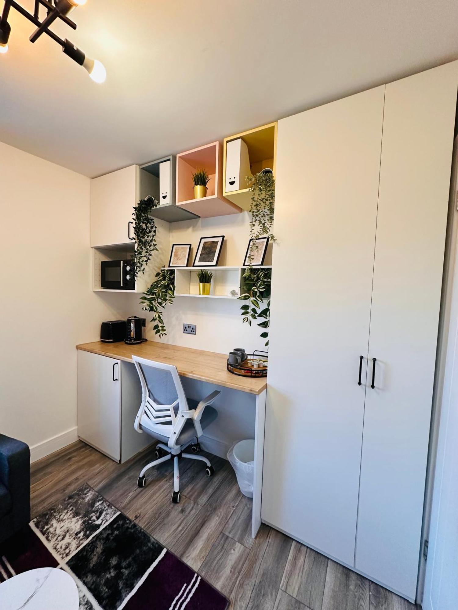 R3 - Newly Renovated Luxury Private En-suite In Harborne Park Road - *