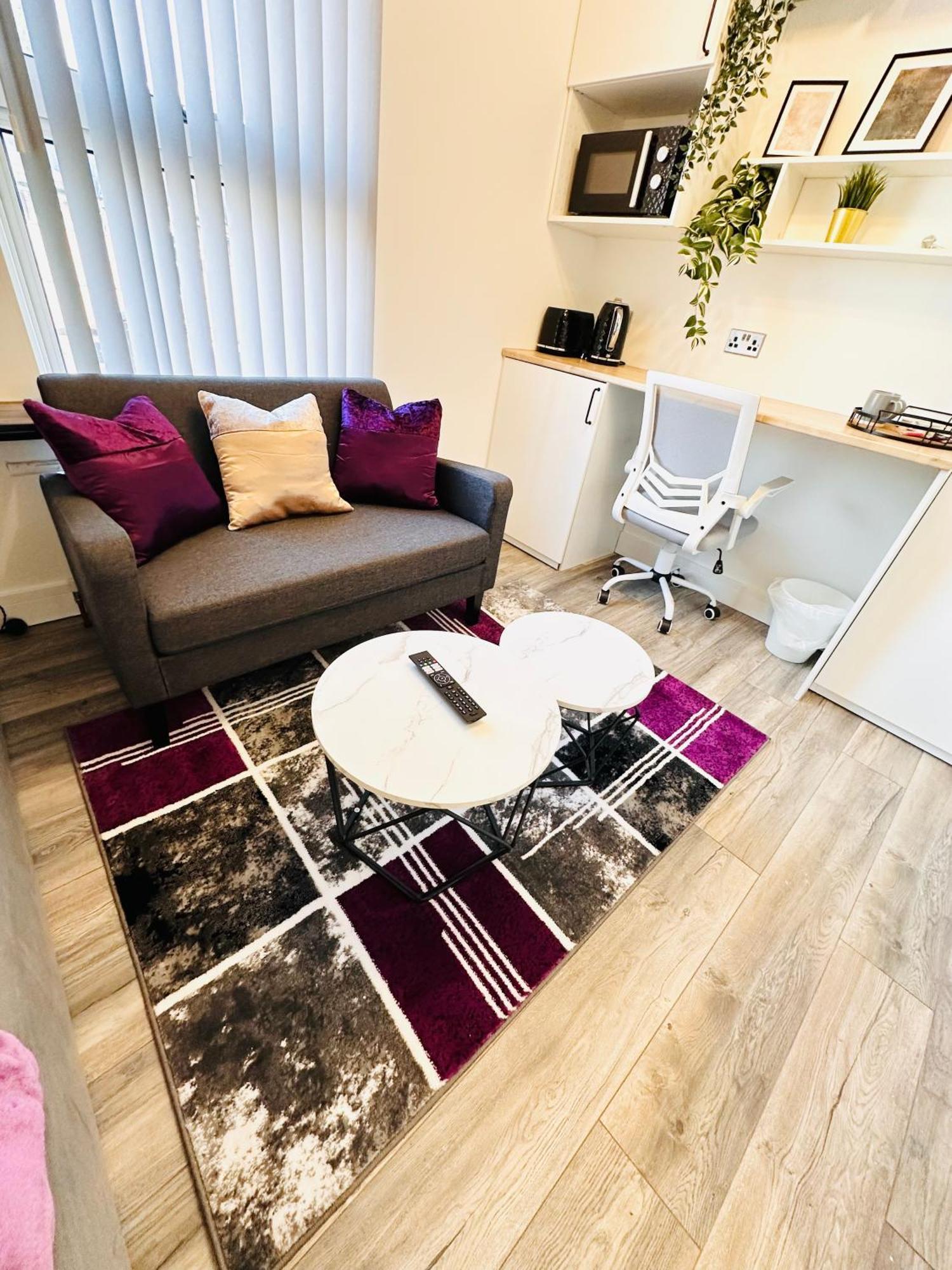 Guest house R3 - Newly Renovated Luxury Private En-suite In Harborne Park Road - *