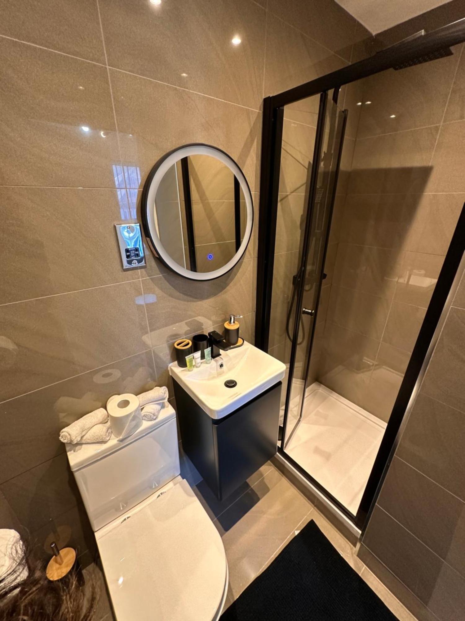R3 - Newly Renovated Luxury Private En-suite In Harborne Park Road - *