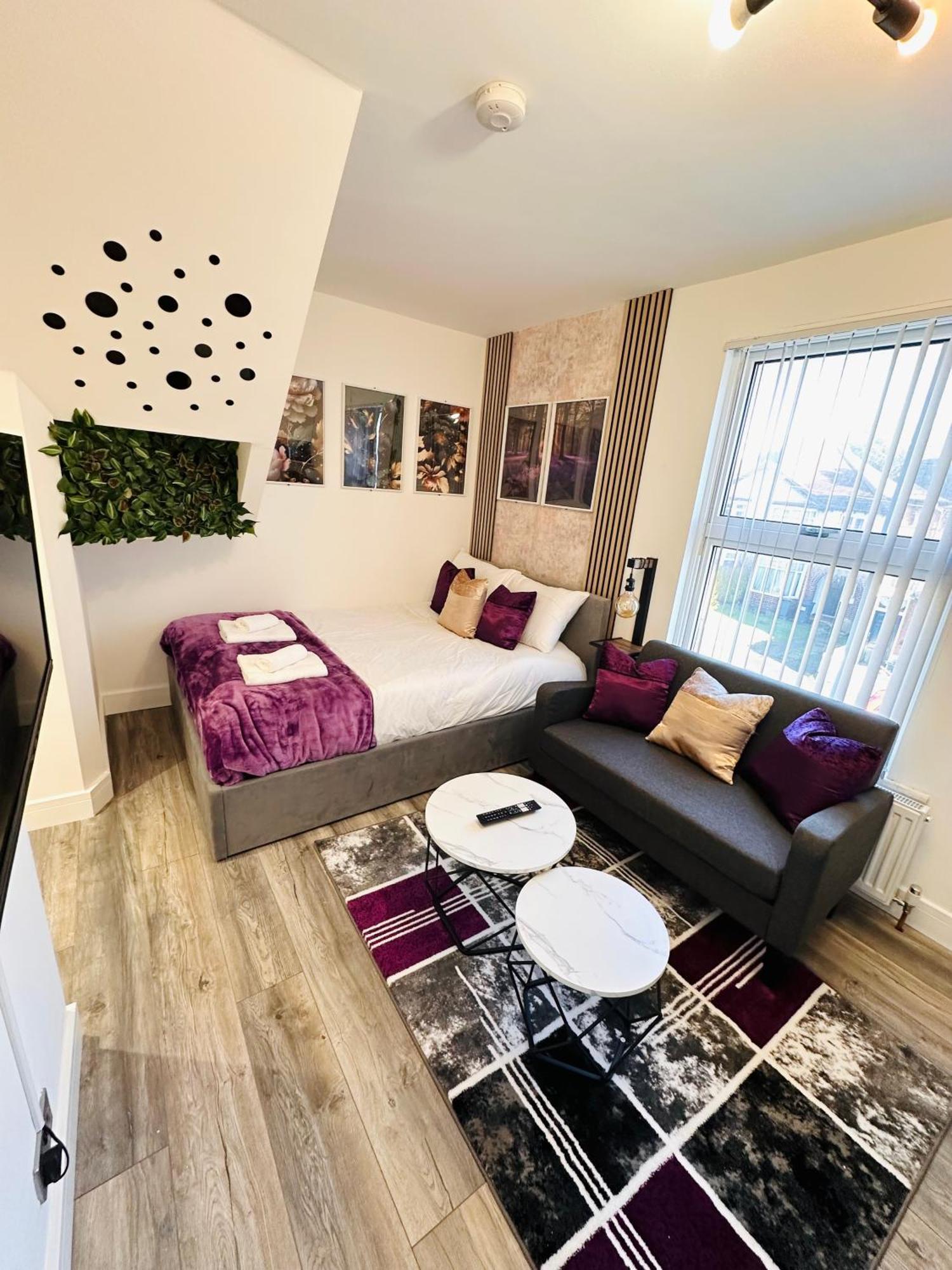 R3 - Newly Renovated Luxury Private En-suite In Harborne Park Road - Guest house *