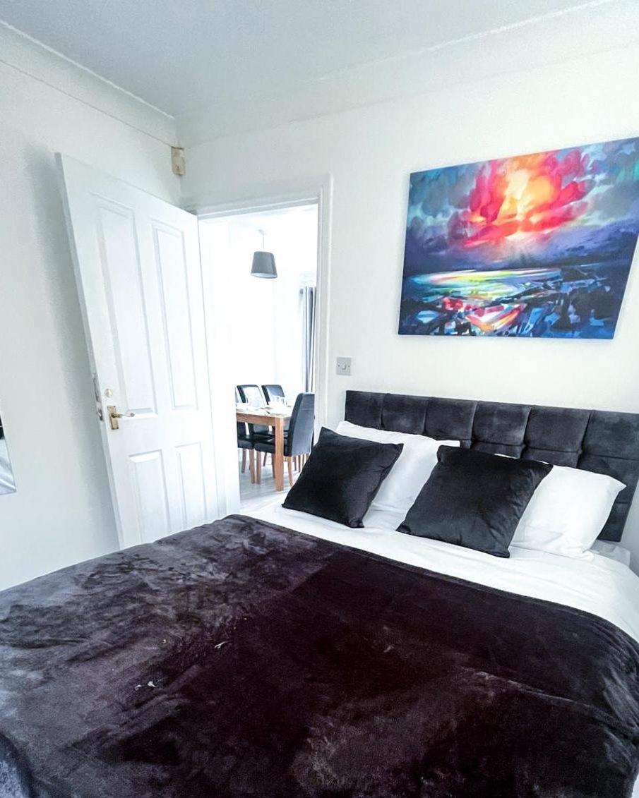 Spacious 6 Bedroom House Near Centre * Birmingham