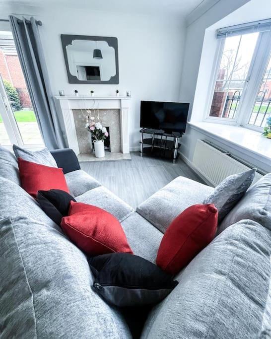 Spacious 6 Bedroom House Near Centre Apartment