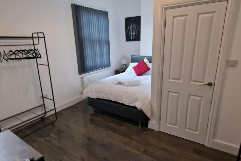 Modern 7-br Retreat Ensuite