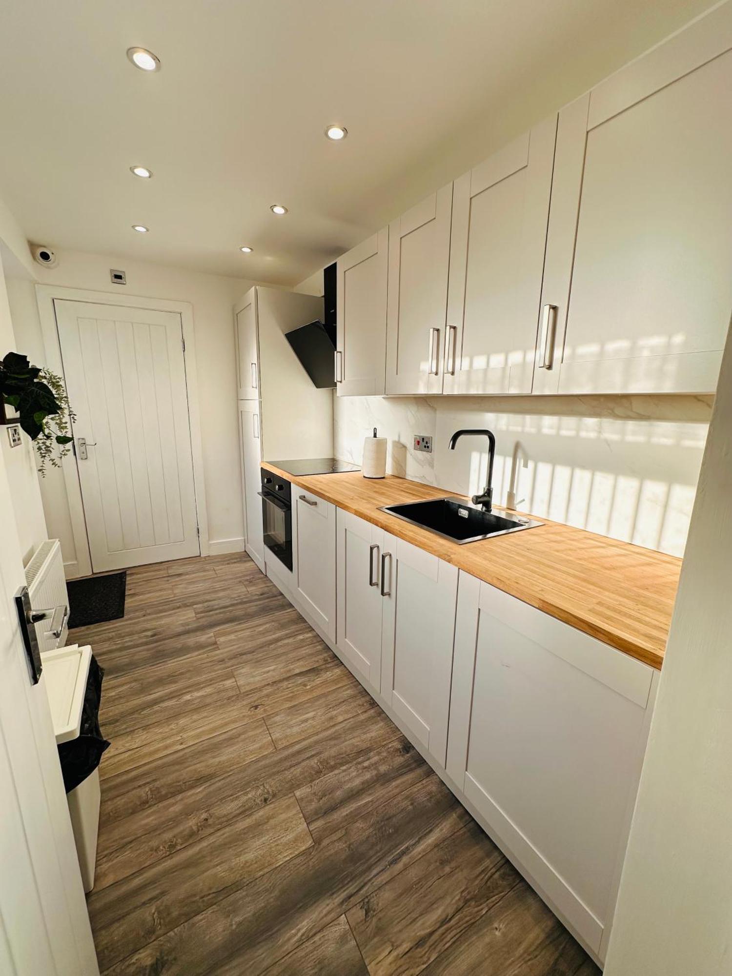 R4 - Luxury Studio Within A Shared House In Harborne Park Road - Guest house Birmingham