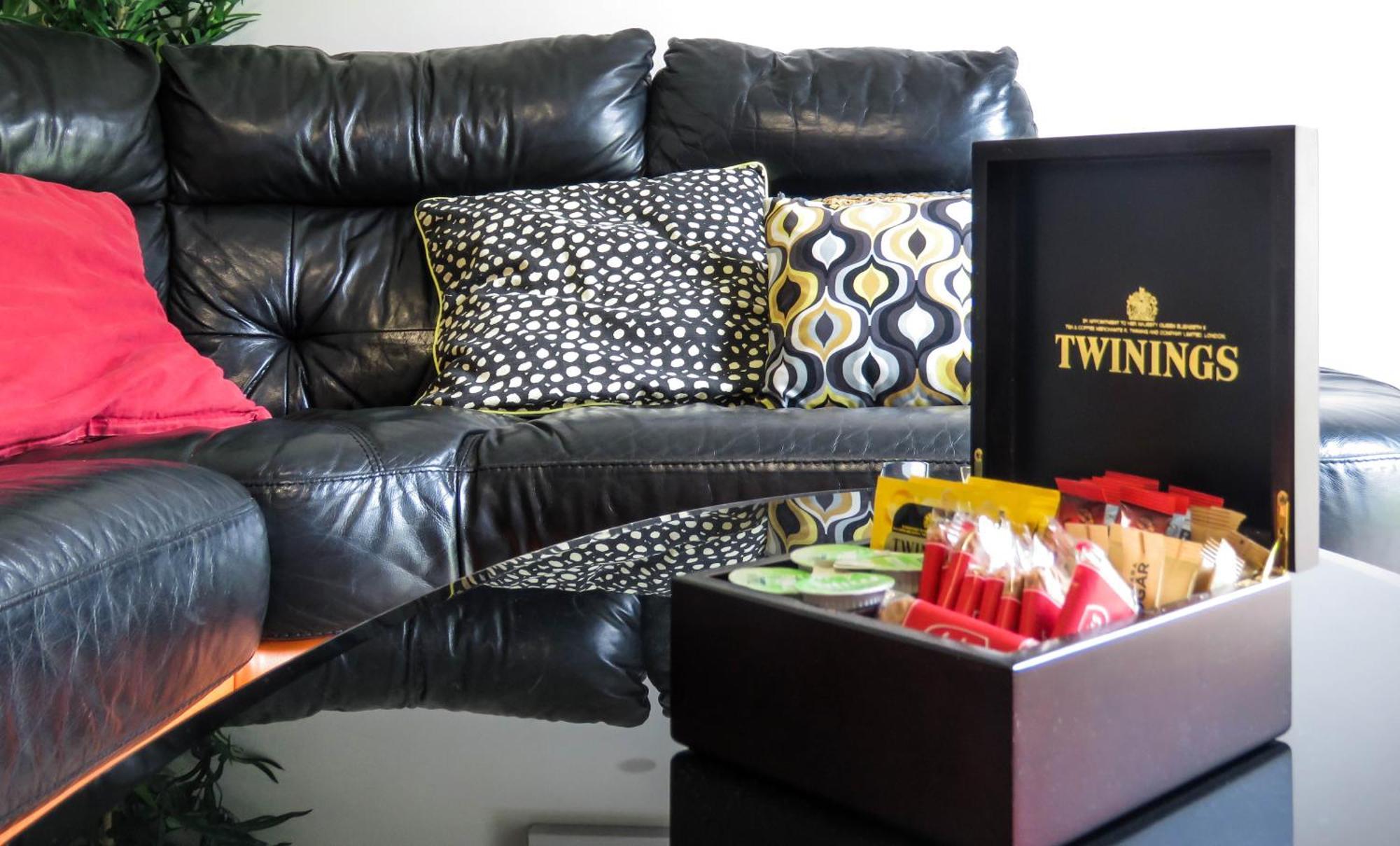 Tudors Esuites Private Garden And Netflix Birmingham