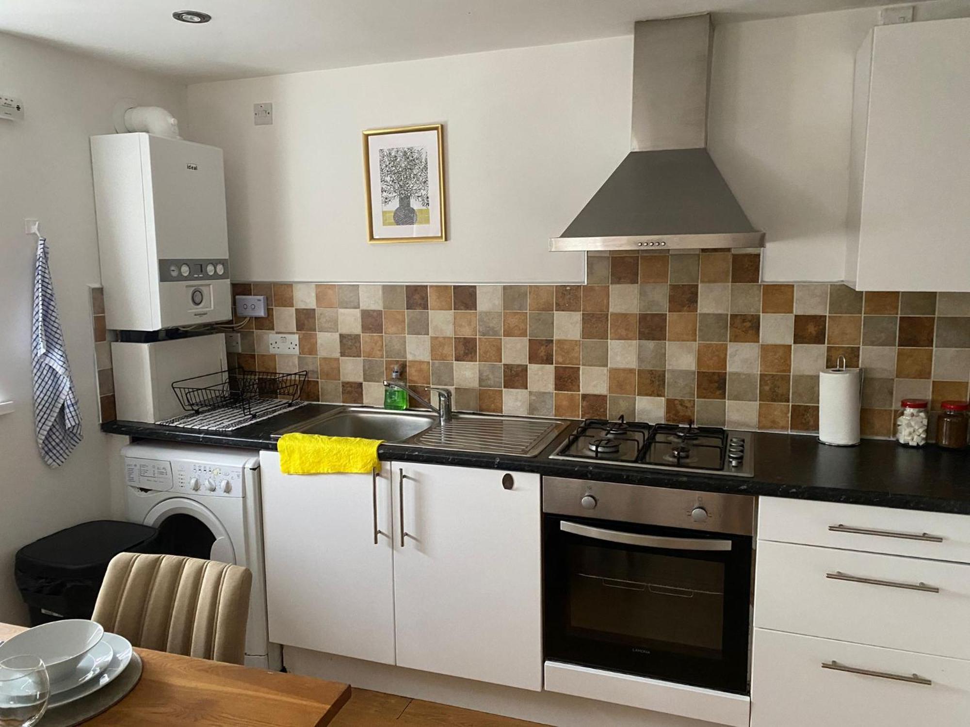 One Bedroom Aston B6 -parking- Sleeps 4 Apartment *