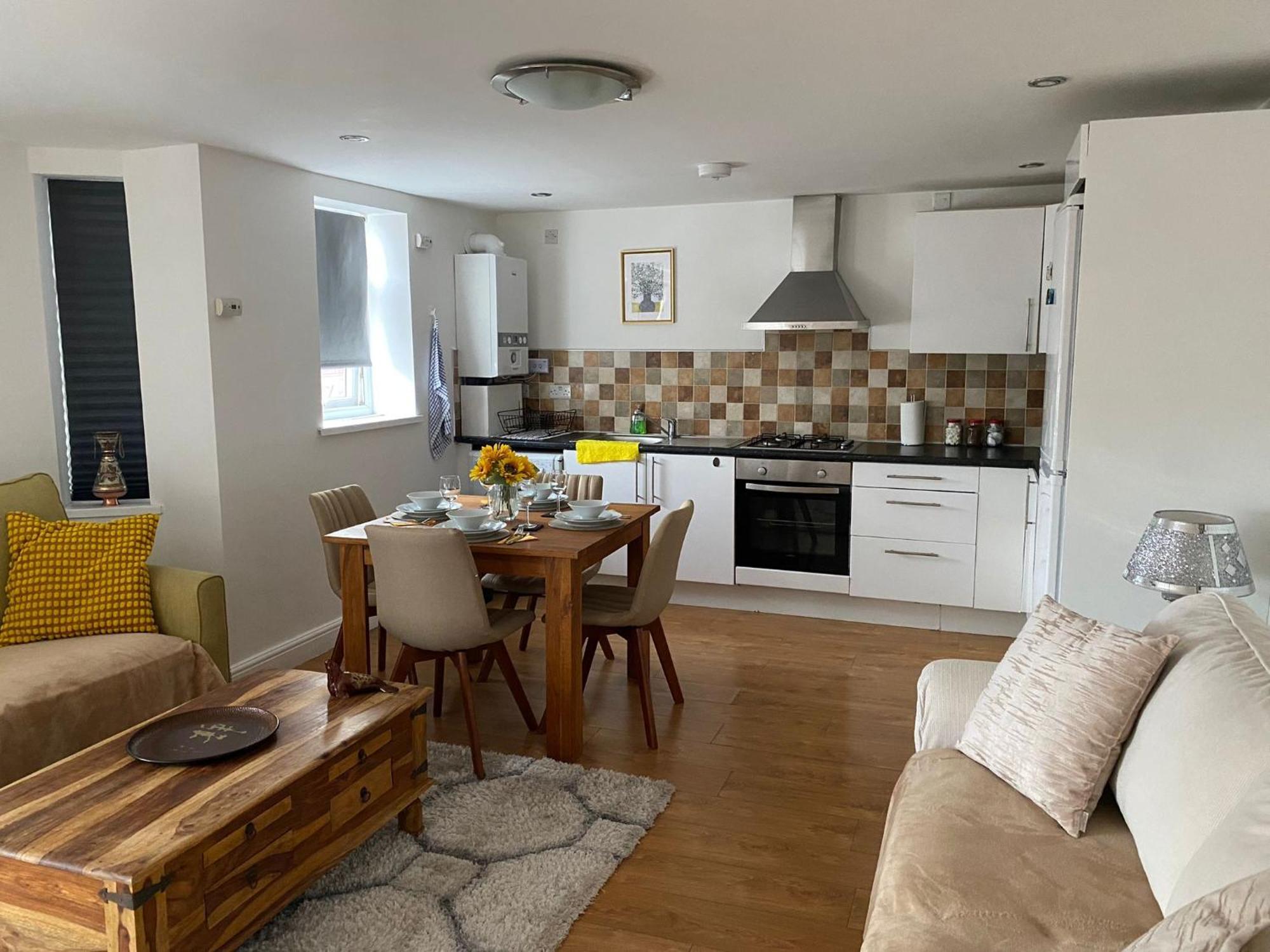 One Bedroom Aston B6 -parking- Sleeps 4 Apartment *
