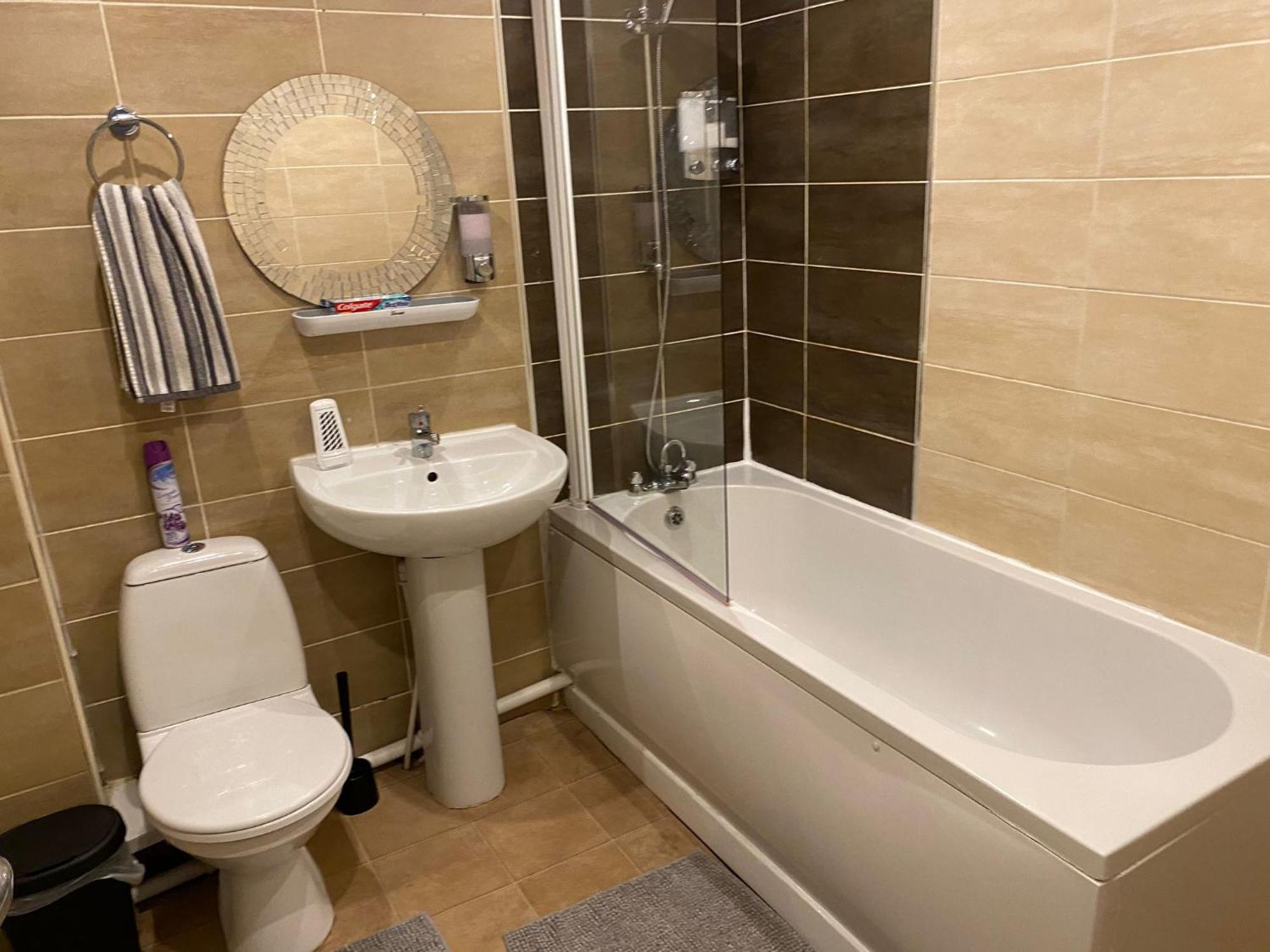One Bedroom Aston B6 -parking- Sleeps 4