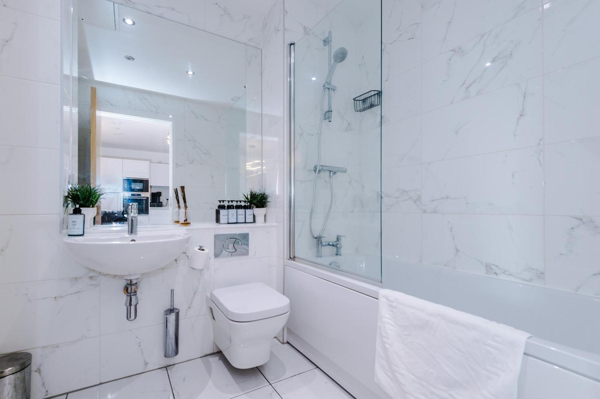 Luxury With Fantastic Discounts Apartment