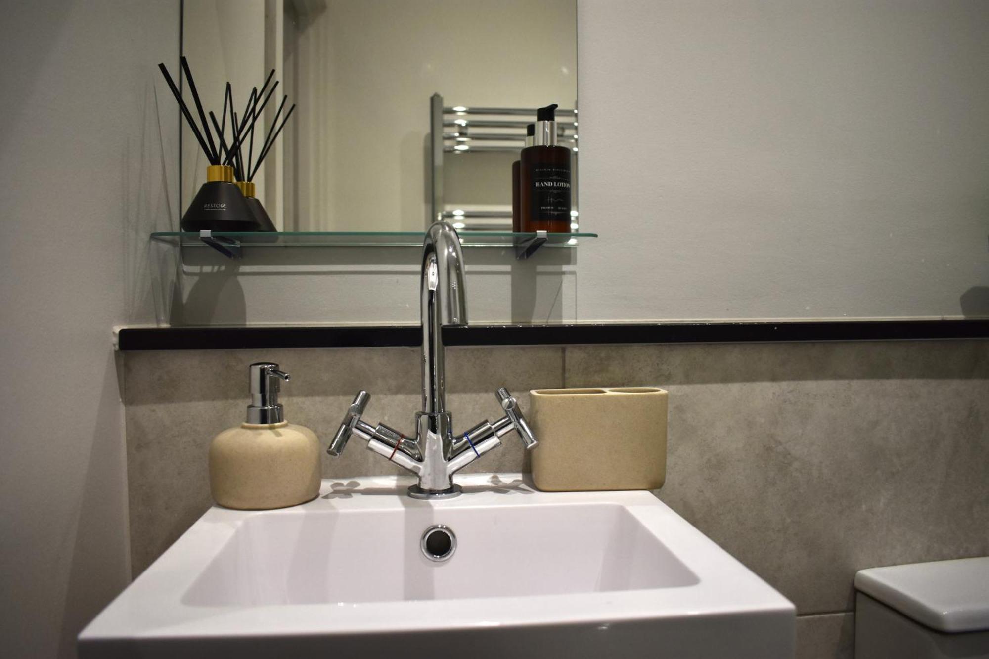Luxury Jq 2 Bed Flat, Parking