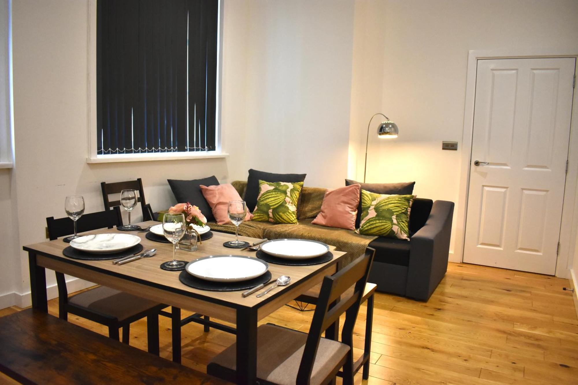 Luxury Jq 2 Bed Flat, Parking Apartment