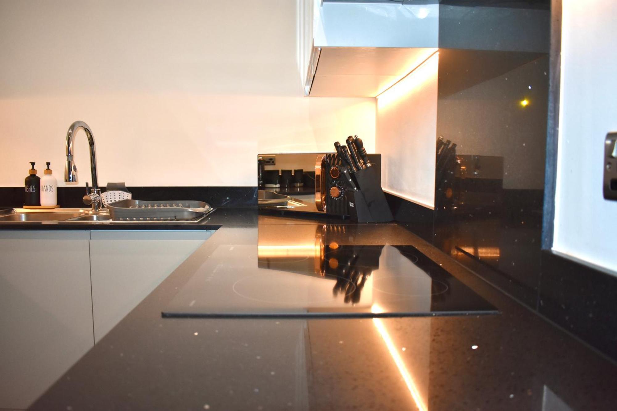 Luxury Jq 2 Bed Flat, Parking * Birmingham
