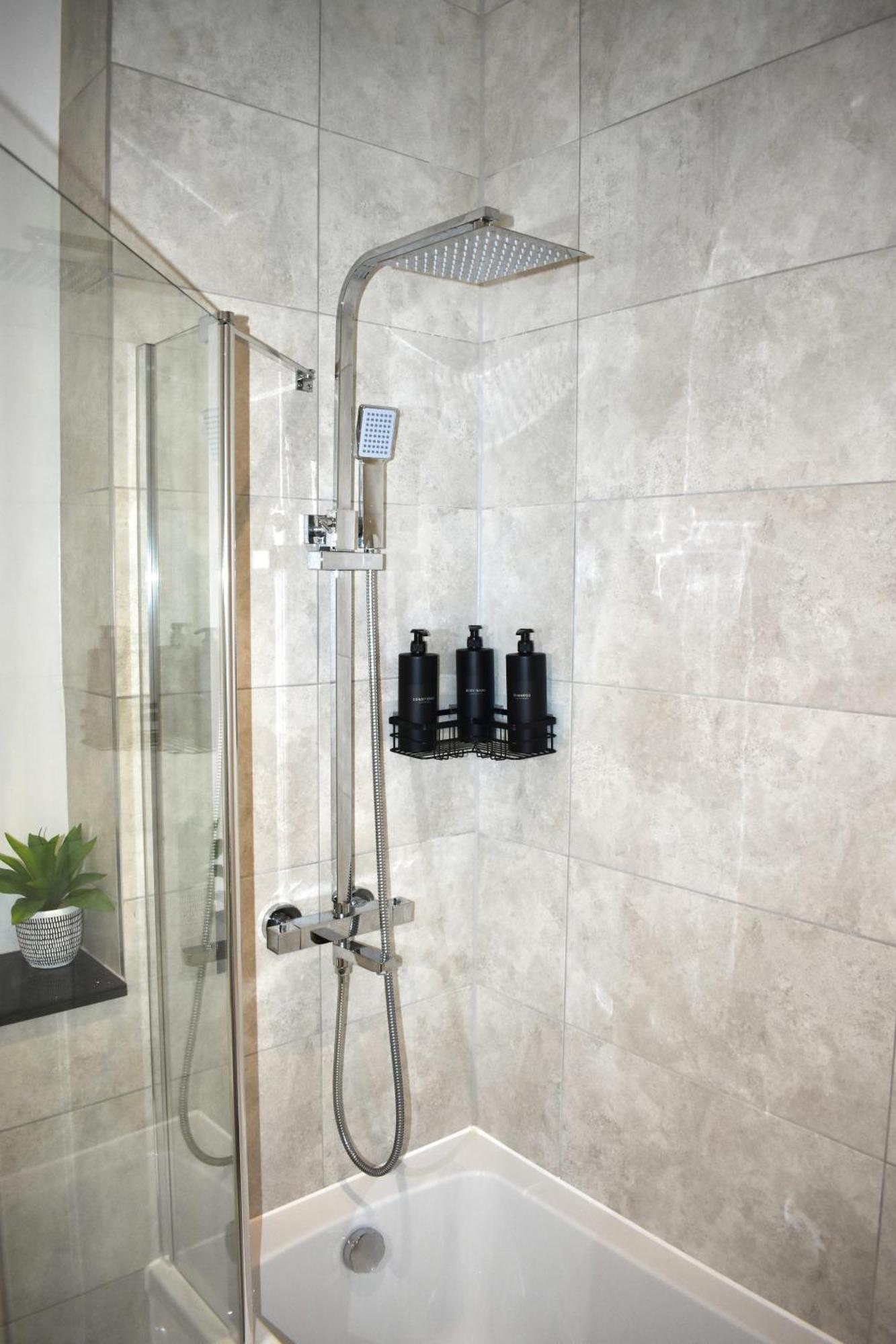 Luxury Jq 2 Bed Flat, Parking *