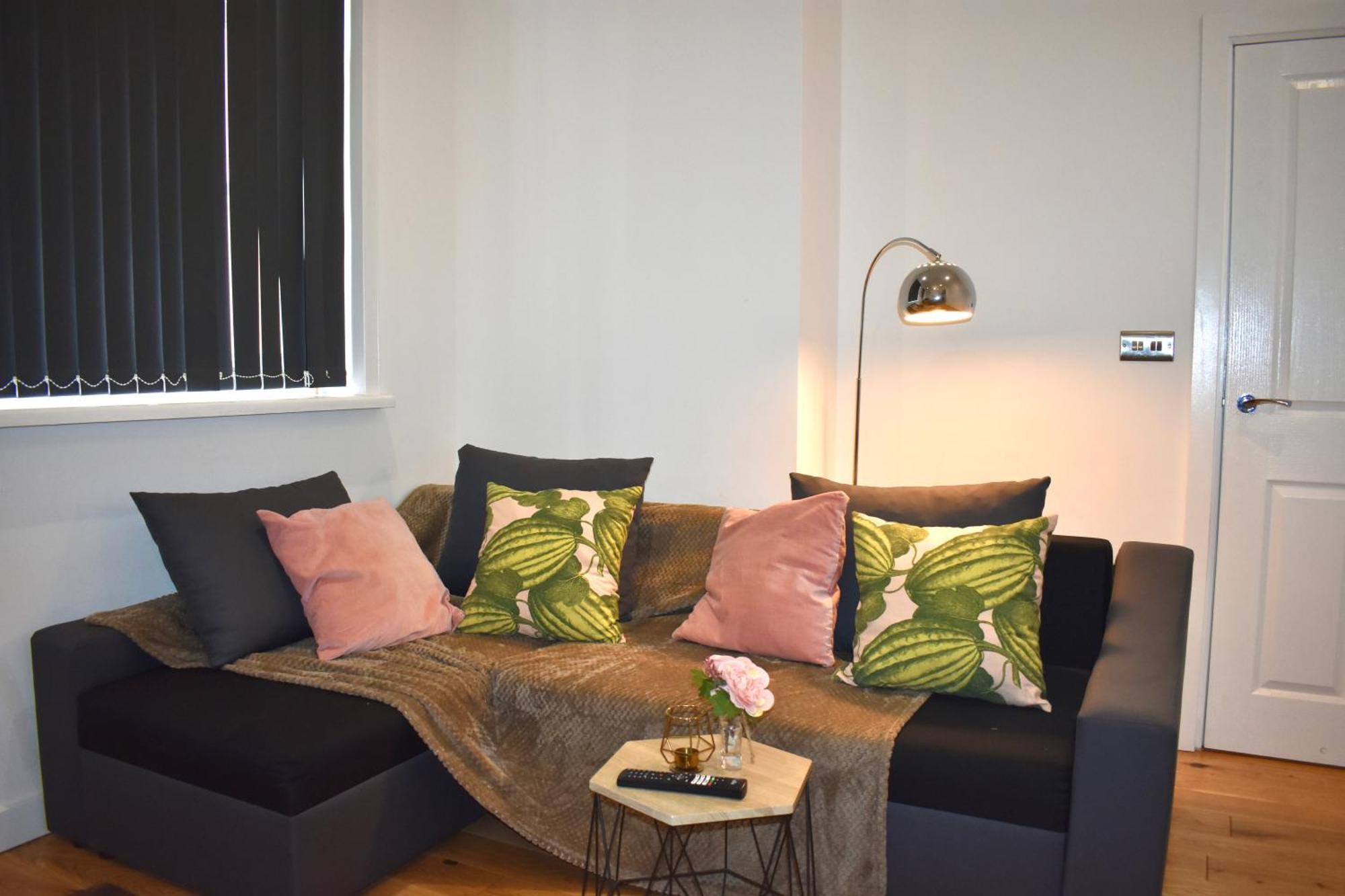 Luxury Jq 2 Bed Flat, Parking Apartment