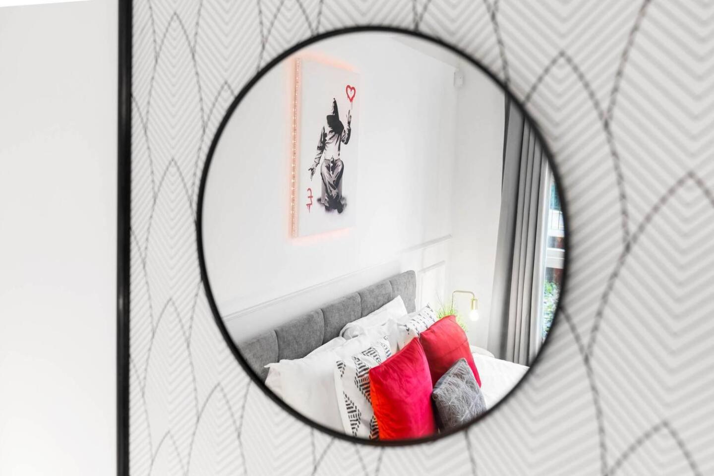 Centre - Terrace - King-size Bed - Wifi - Netflix - Rated - 42m Apartment *