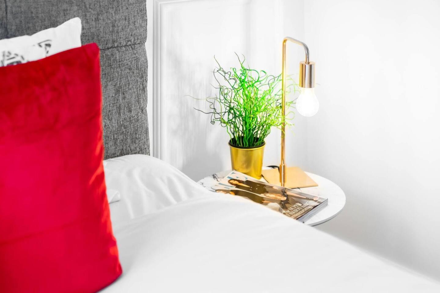 Apartment Centre - Terrace - King-size Bed - Wifi - Netflix - Rated - 42m Birmingham