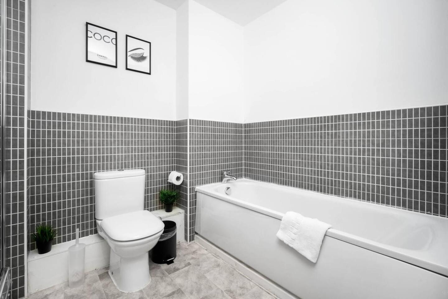 Centre - Terrace - King-size Bed - Wifi - Netflix - Rated - 42m Birmingham