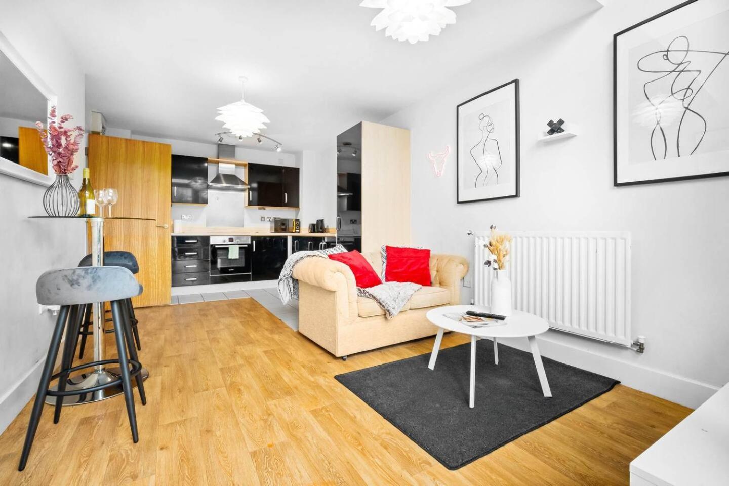 Centre - Terrace - King-size Bed - Wifi - Netflix - Rated - 42m *