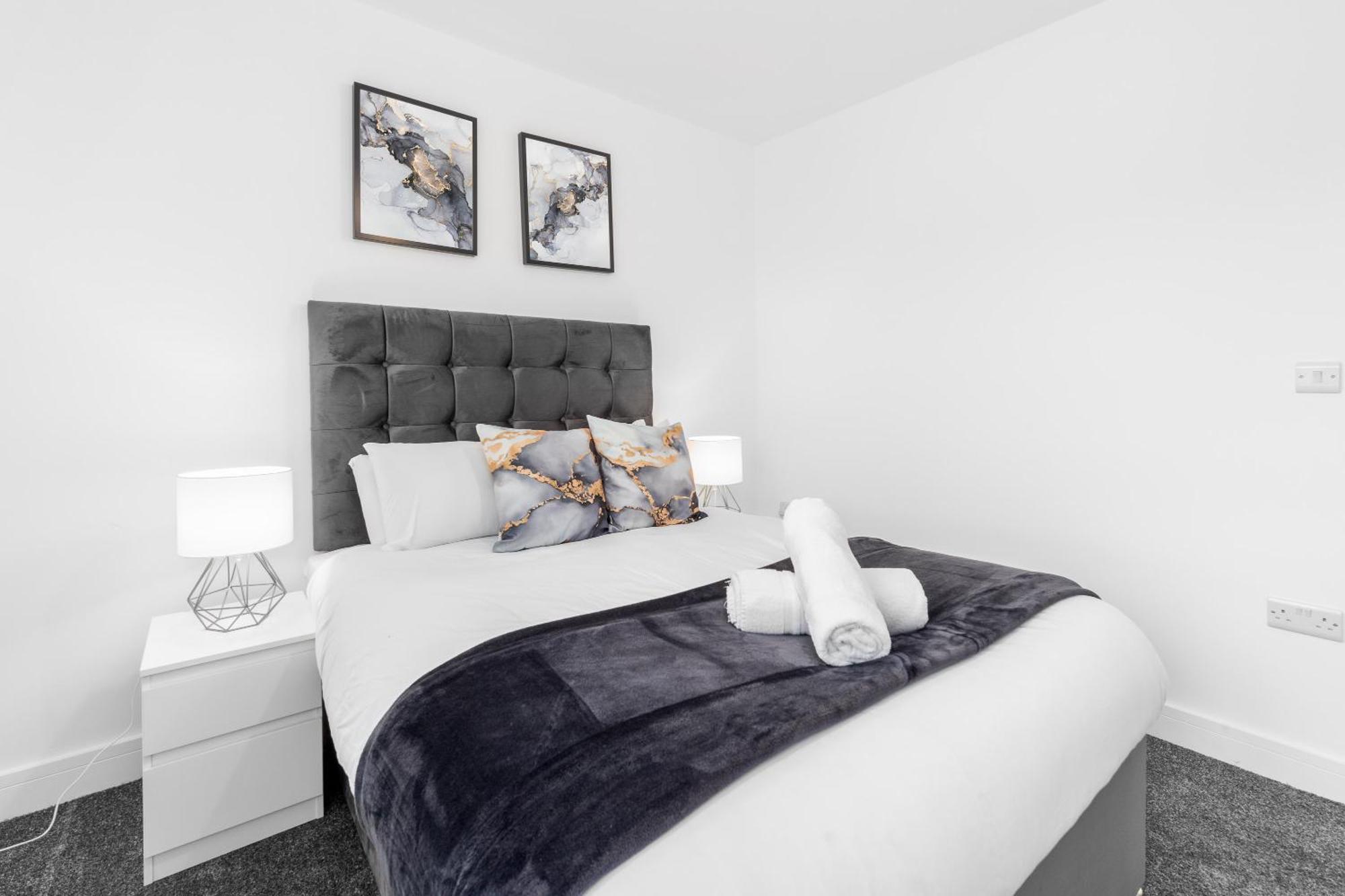 Stylish 2 Bedroom - Balcony - Secure Parking - Rated - 5mc Apartment Birmingham