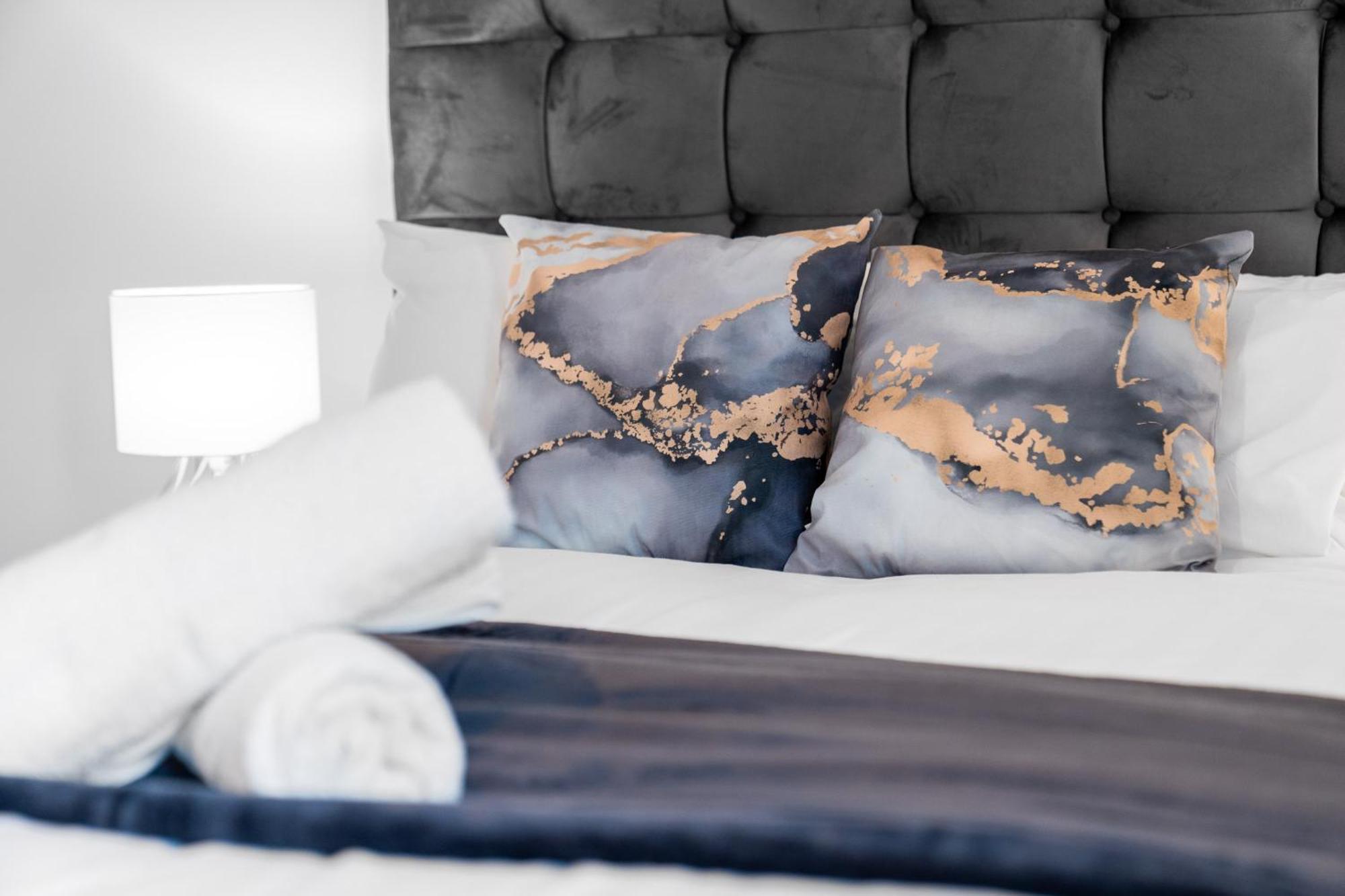 Apartment Stylish 2 Bedroom - Balcony - Secure Parking - Rated - 5mc Birmingham