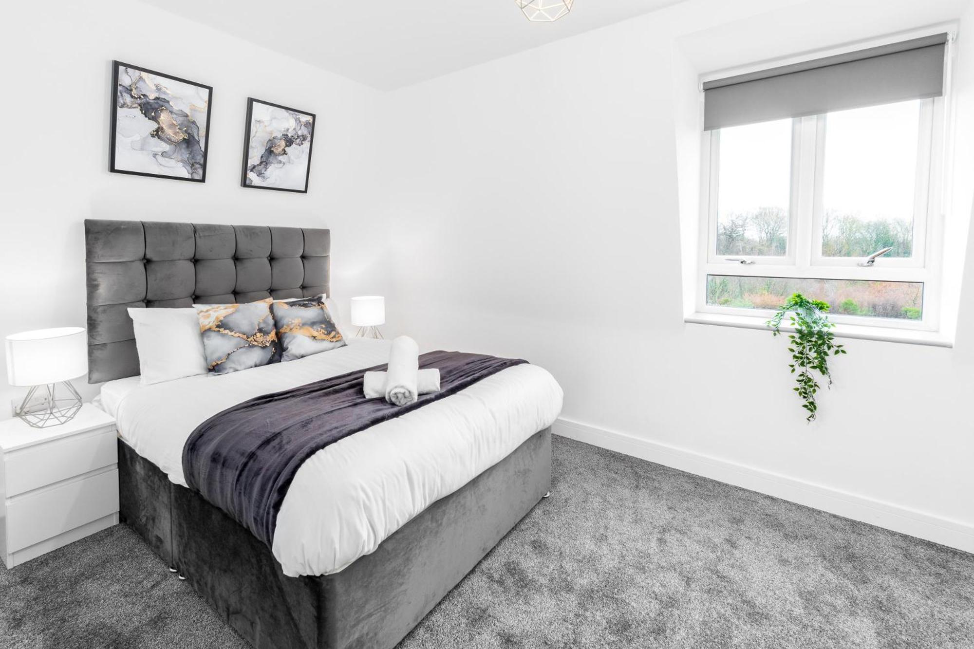 Stylish 2 Bedroom - Balcony - Secure Parking - Rated - 5mc Apartment Birmingham