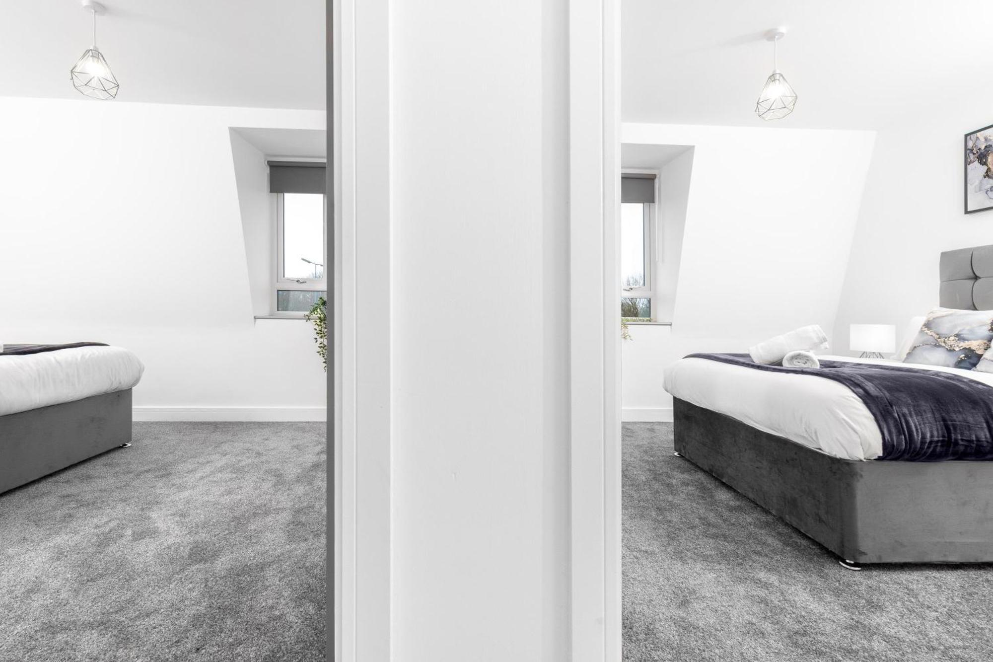 Stylish 2 Bedroom - Balcony - Secure Parking - Rated - 5mc Apartment