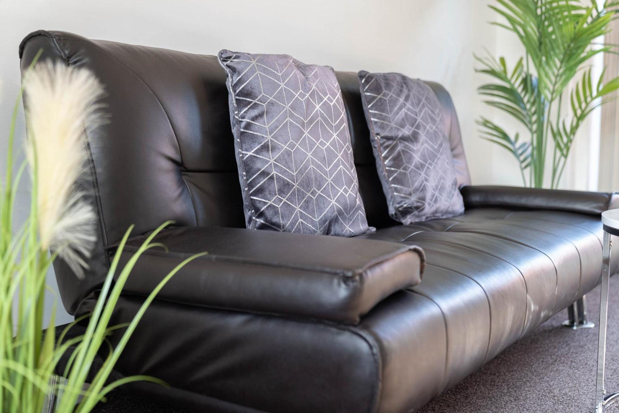 Detached 3 Bedroom House - Gaerden - Parking - Rated - Netflix - Wifi - 98c * Birmingham
