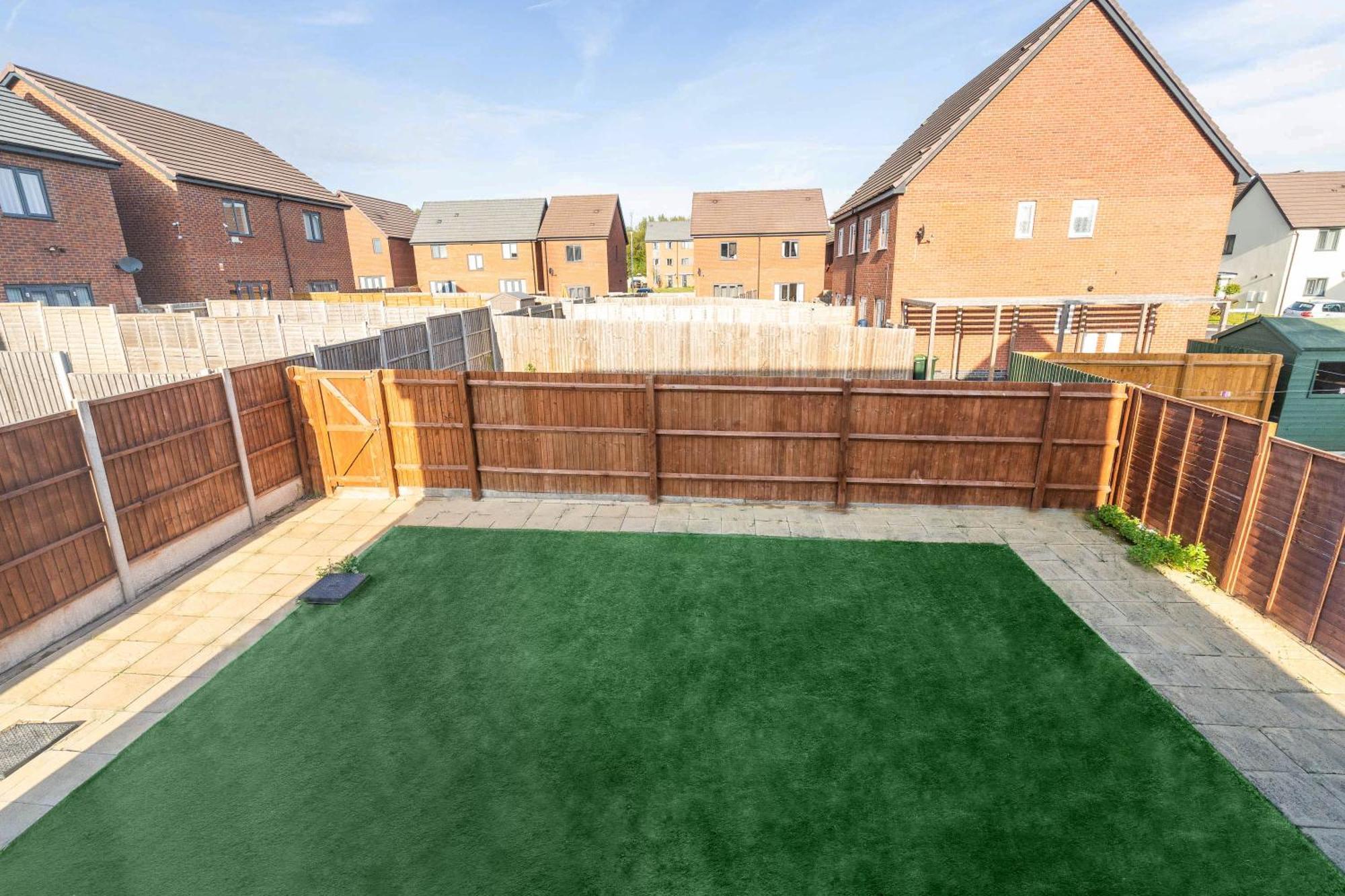 Holiday home Detached 3 Bedroom House - Gaerden - Parking - Rated - Netflix - Wifi - 98c