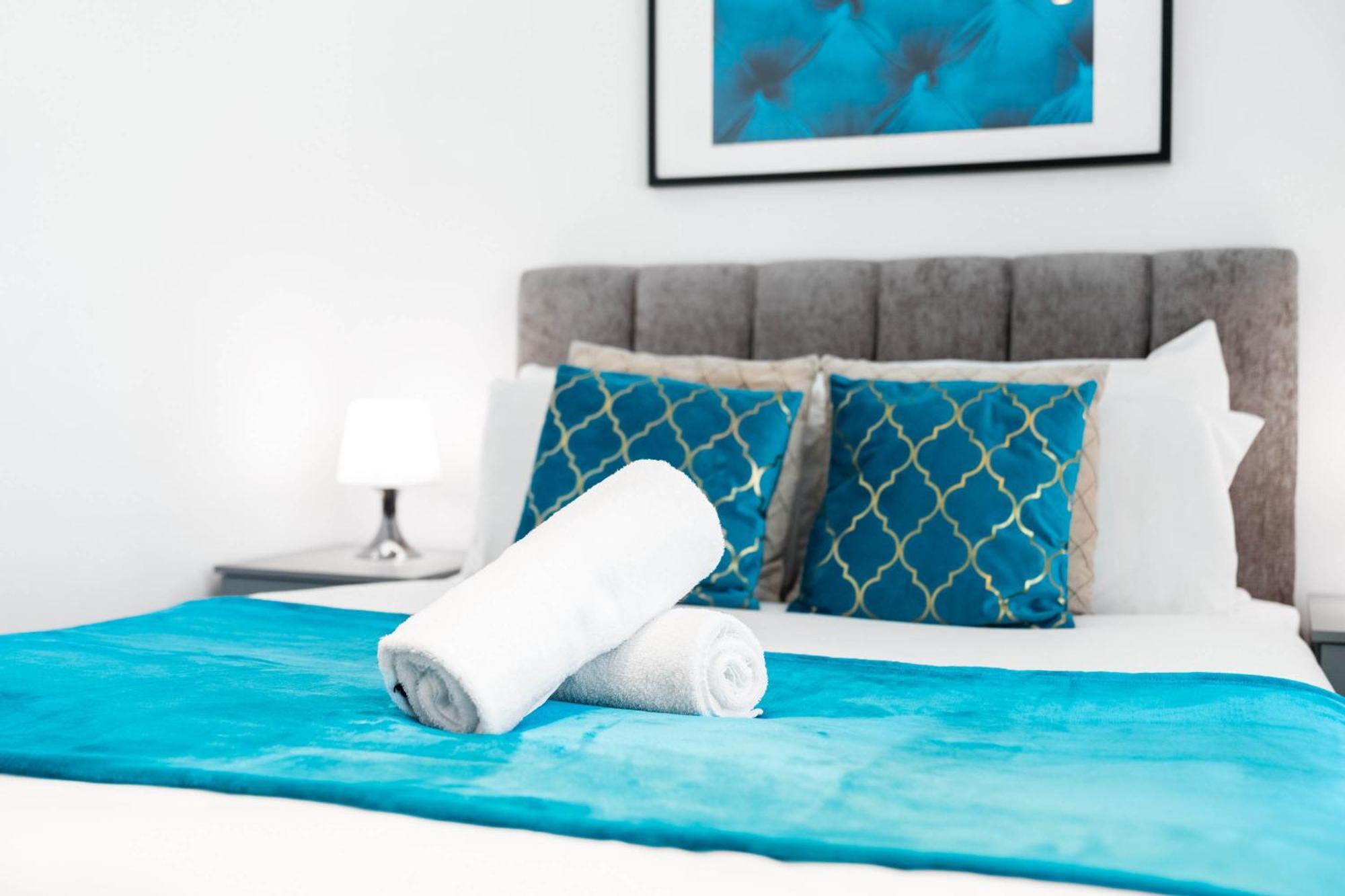 Centre - Jq - Free Wifi & Netflix - Rated - 3cs Apartment