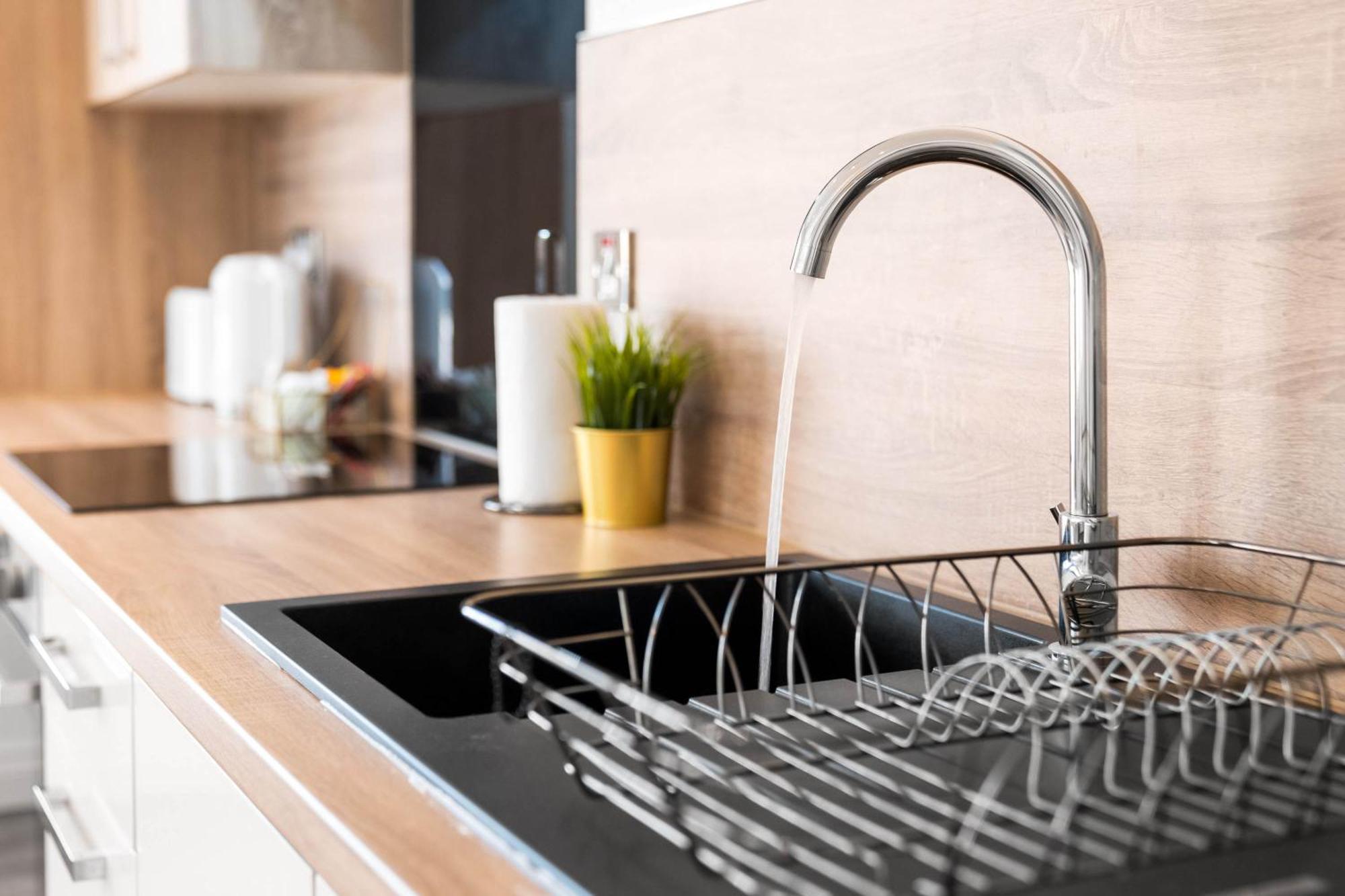 Centre - Jq - Free Wifi & Netflix - Rated - 3cs Apartment *