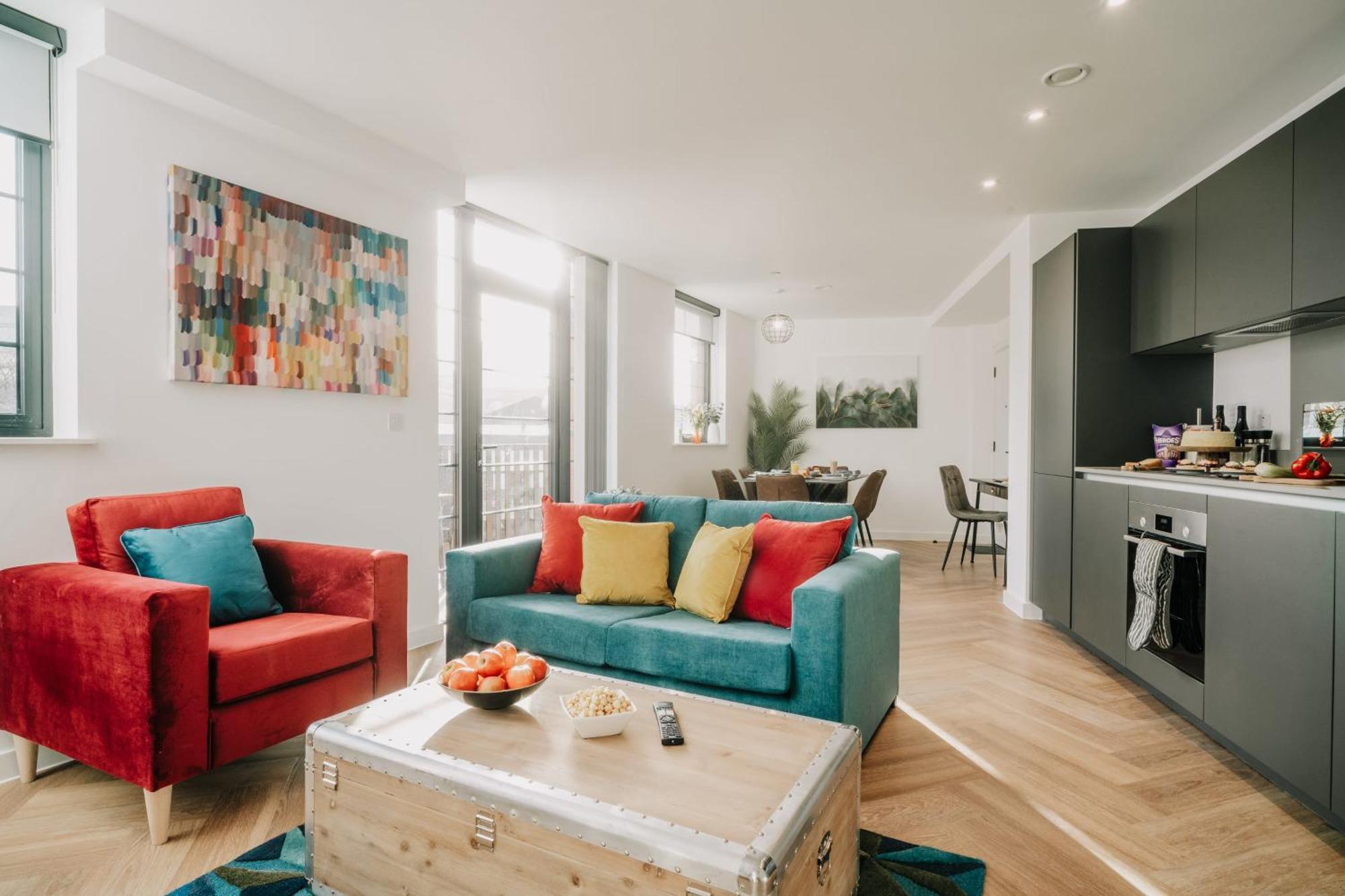 Canal-view Stunning Living, Fast Wifi, Contractors, Family *