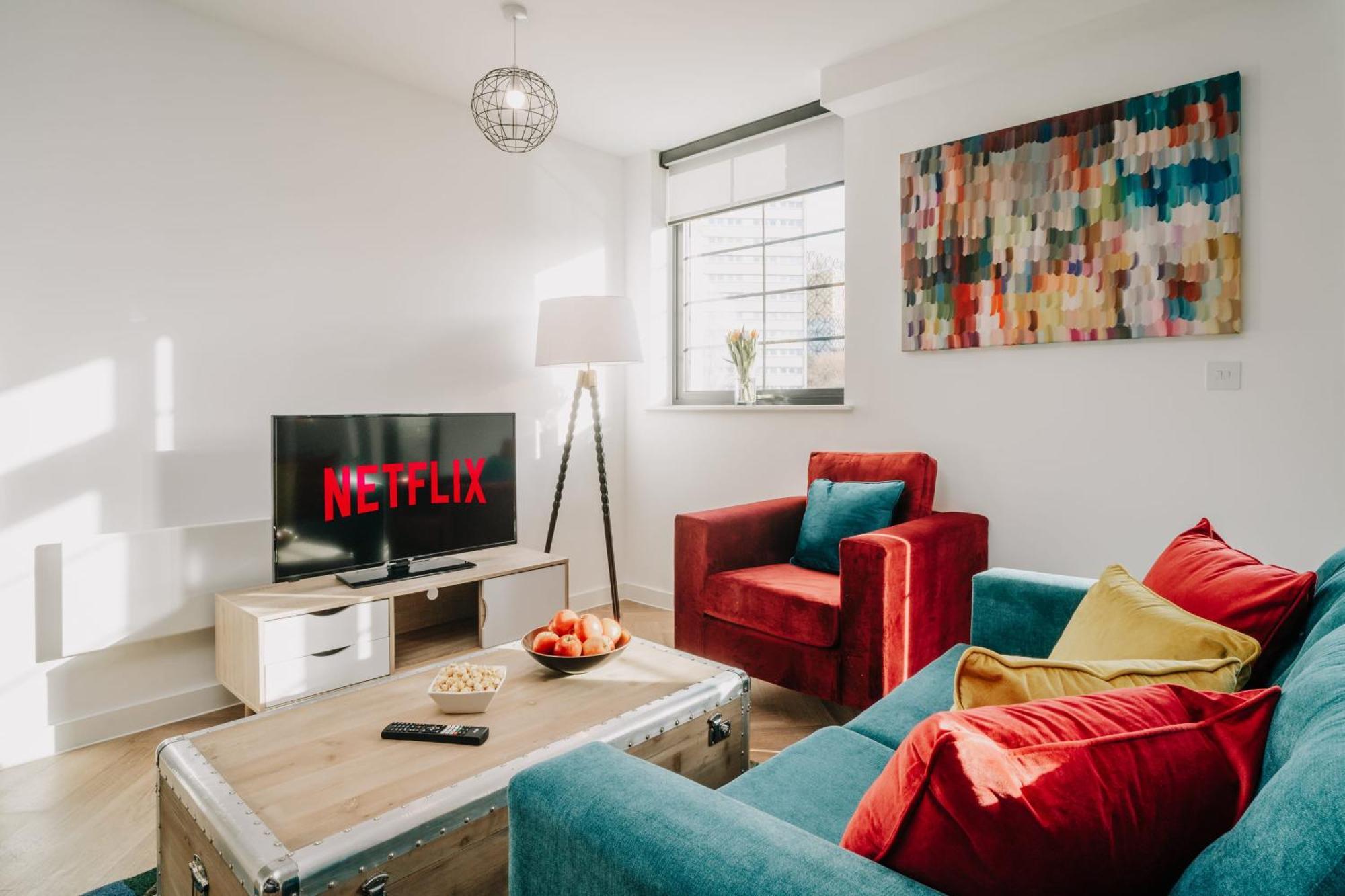 Apartment Canal-view Stunning Living, Fast Wifi, Contractors, Family *