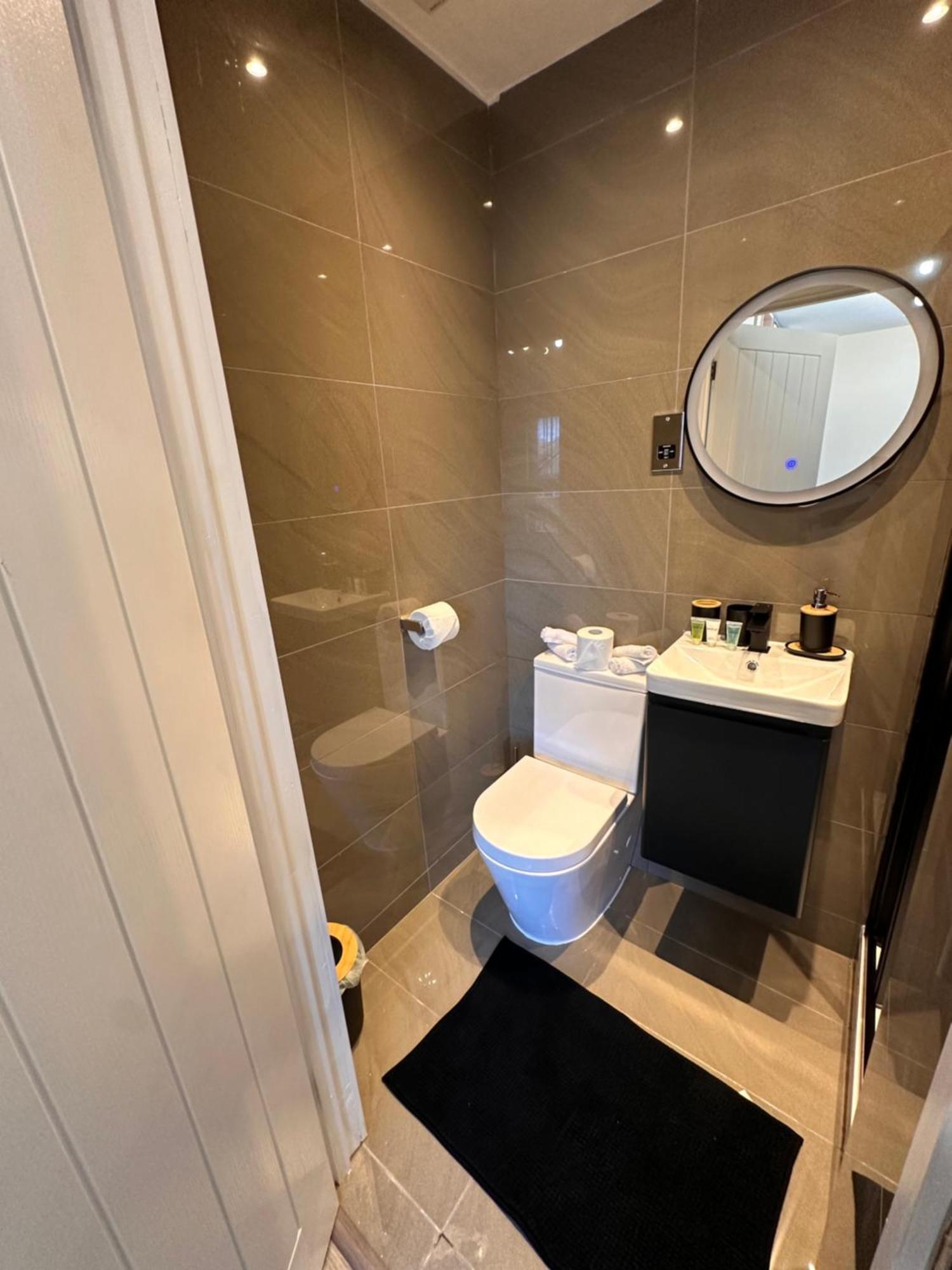 Guest house R3 - Newly Renovated Luxury Private En-suite In Harborne Park Road - Birmingham