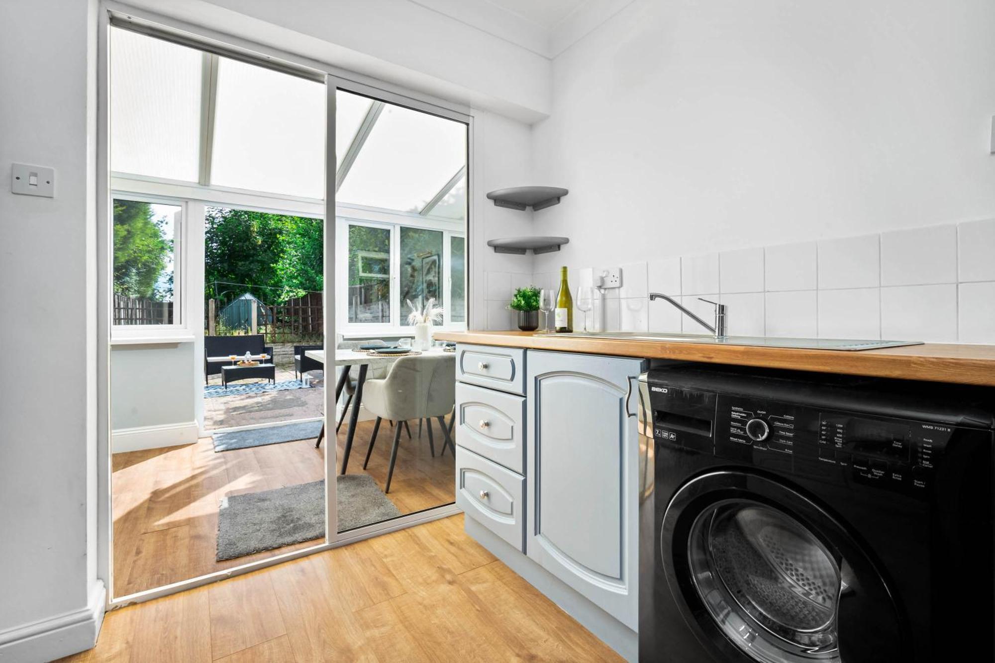 Luxurious 3 Bedroom House With Parking 73b - Rated - Netflix - Wifi - Smart Tv Holiday home