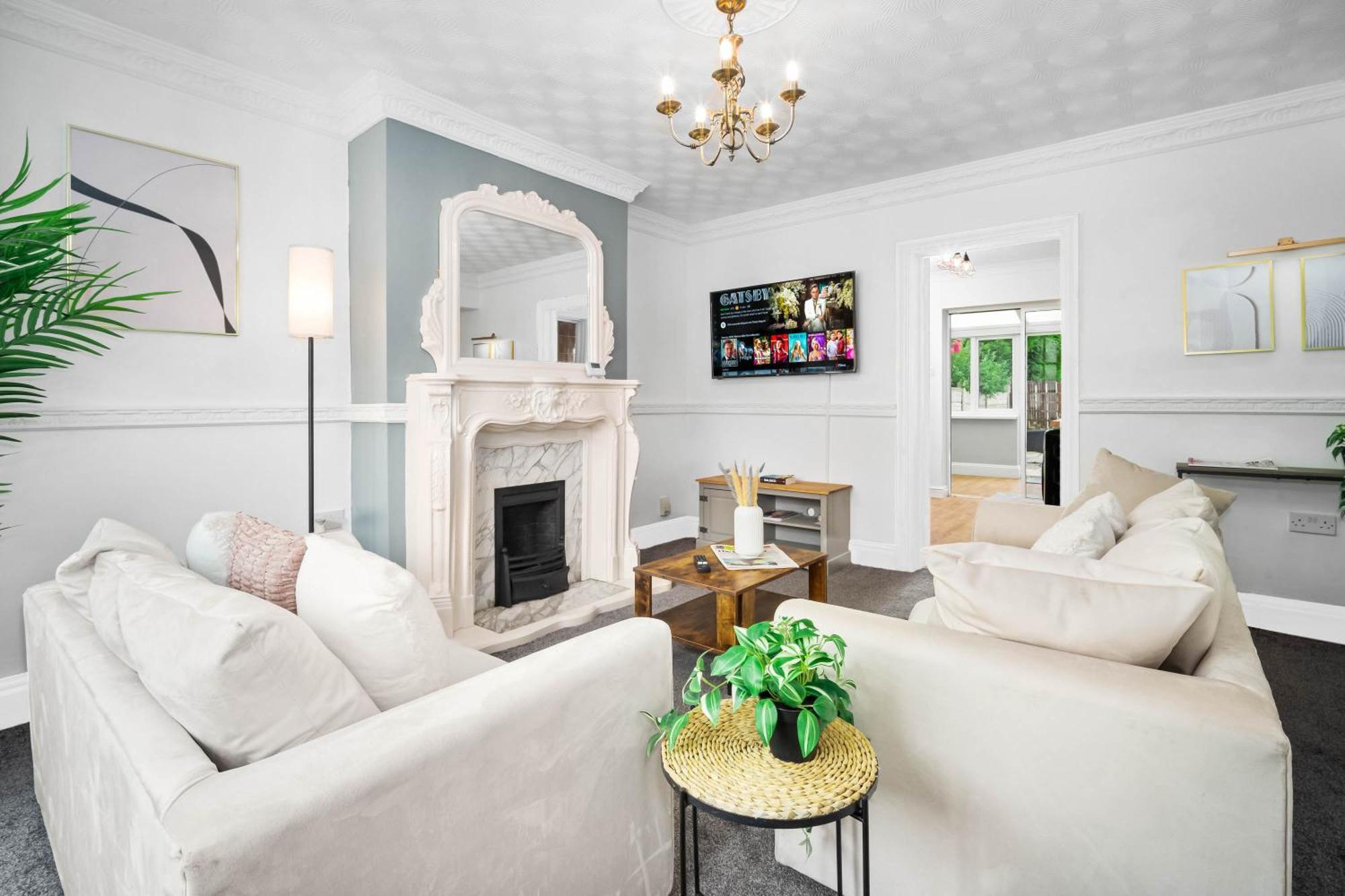 Luxurious 3 Bedroom House With Parking 73b - Rated - Netflix - Wifi - Smart Tv