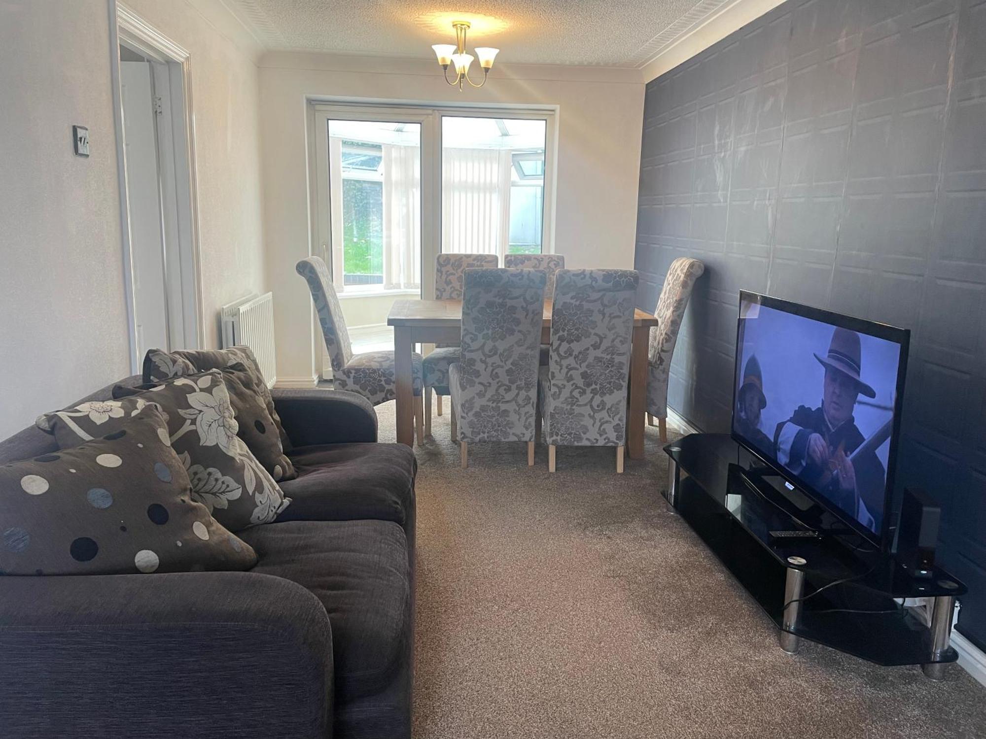 4 Bed Comfy House In Birmingham