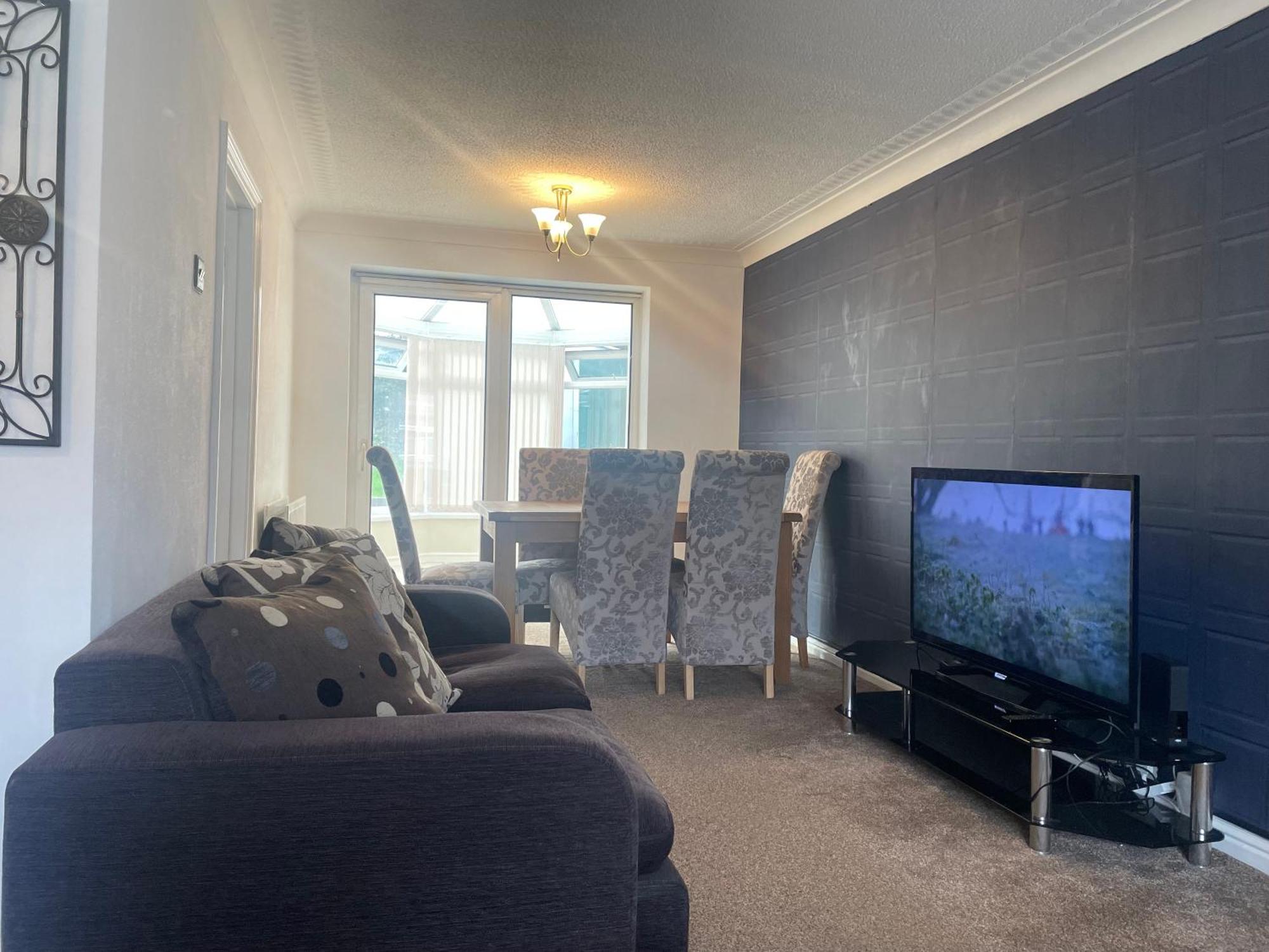 4 Bed Comfy House In Holiday home *