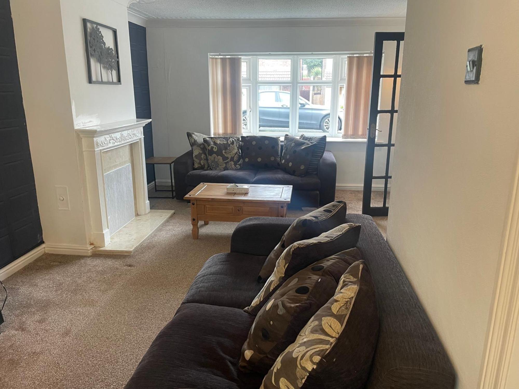 4 Bed Comfy House In * Birmingham