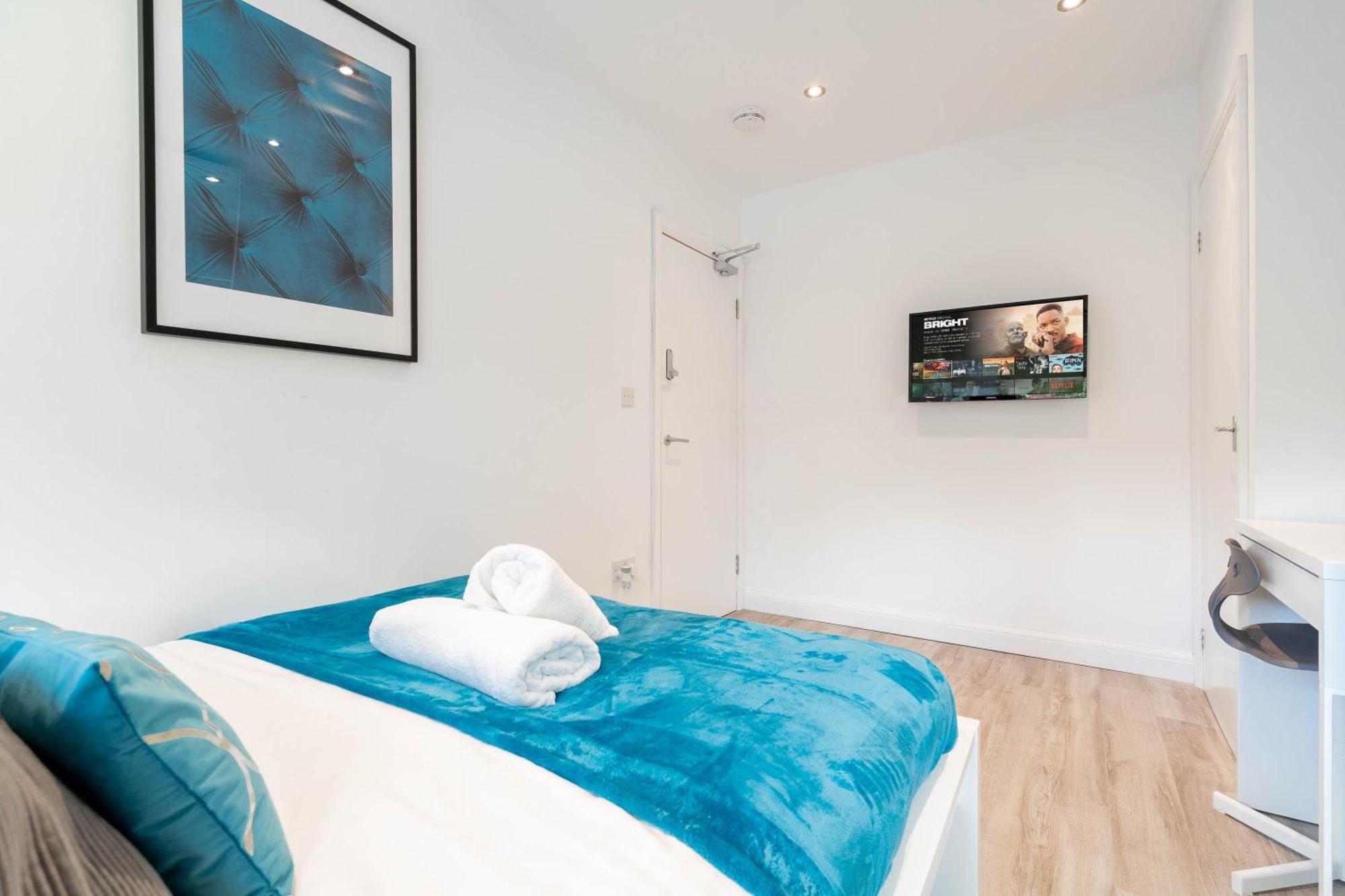 4 Bedroom House - Parking & Garden - Smart Tvs - Netflix - Wifi - Rated - 22cg Holiday home *