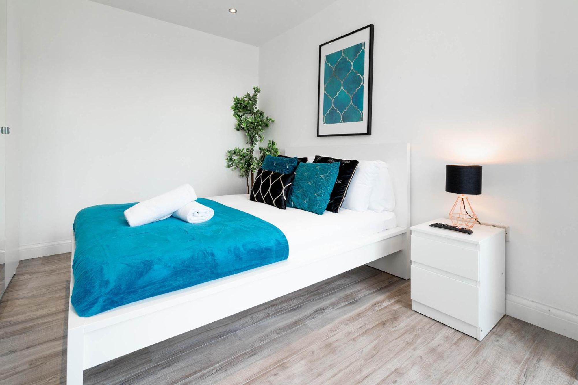 4 Bedroom House - Parking & Garden - Smart Tvs - Netflix - Wifi - Rated - 22cg Holiday home