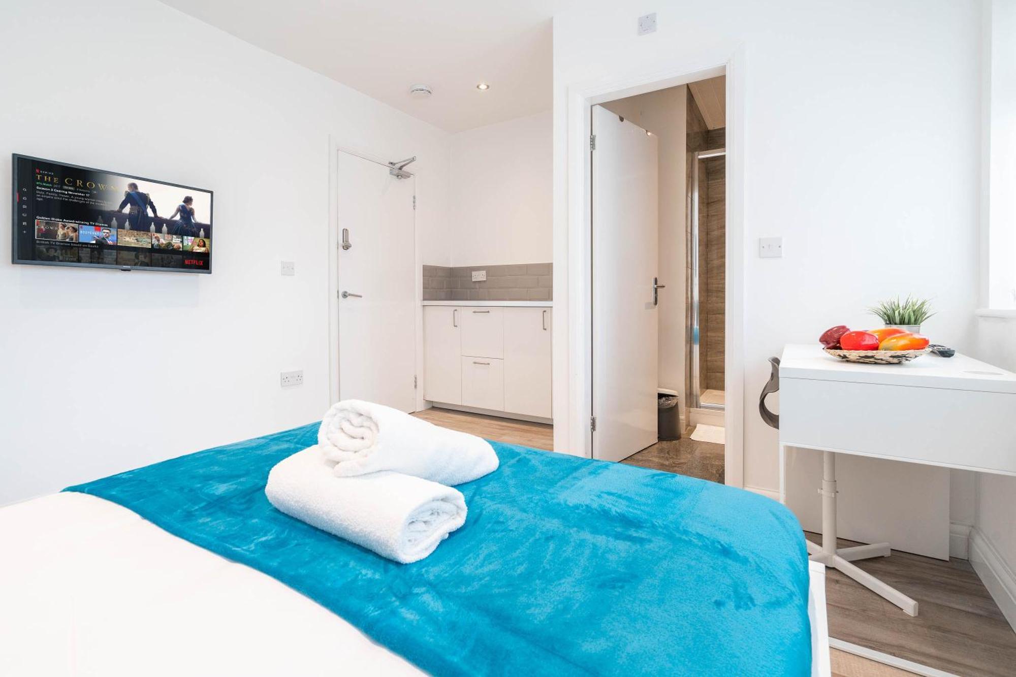 Holiday home 4 Bedroom House - Parking & Garden - Smart Tvs - Netflix - Wifi - Rated - 22cg *