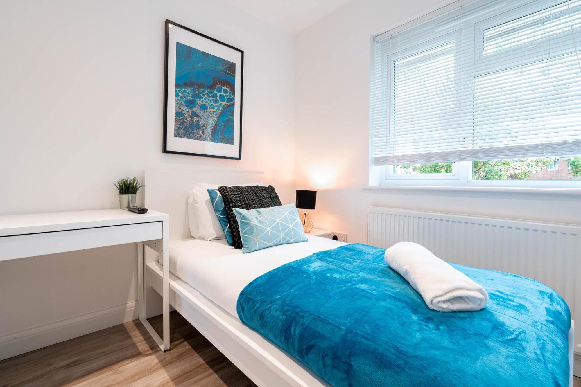 4 Bedroom House - Parking & Garden - Smart Tvs - Netflix - Wifi - Rated - 22cg Holiday home