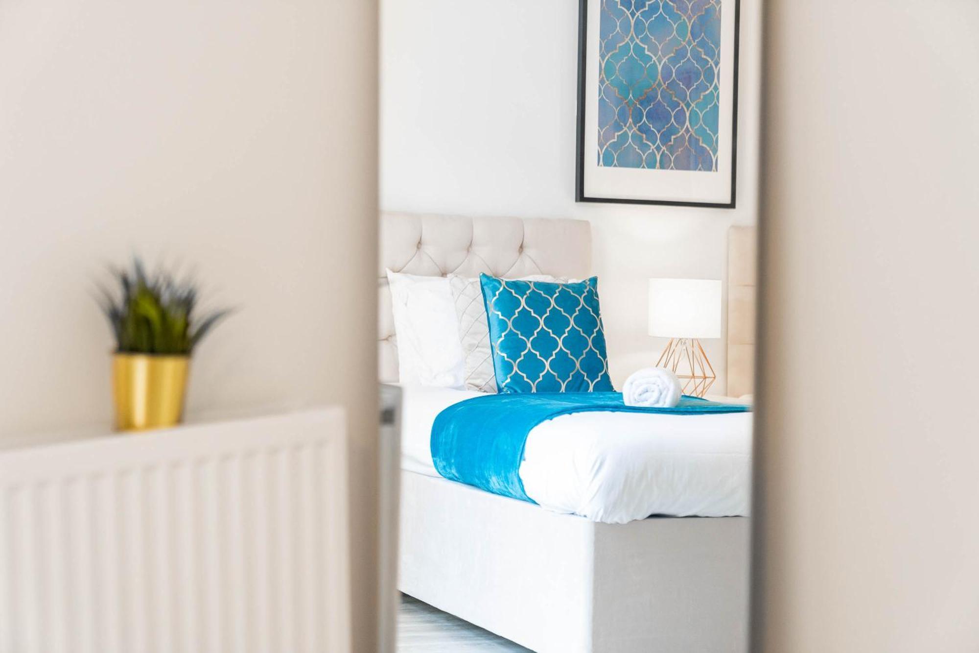 Luxury - Twin Beds - Selly Oak - Off-street Parking - Free Netflix & Wifi - Rated 9cc *
