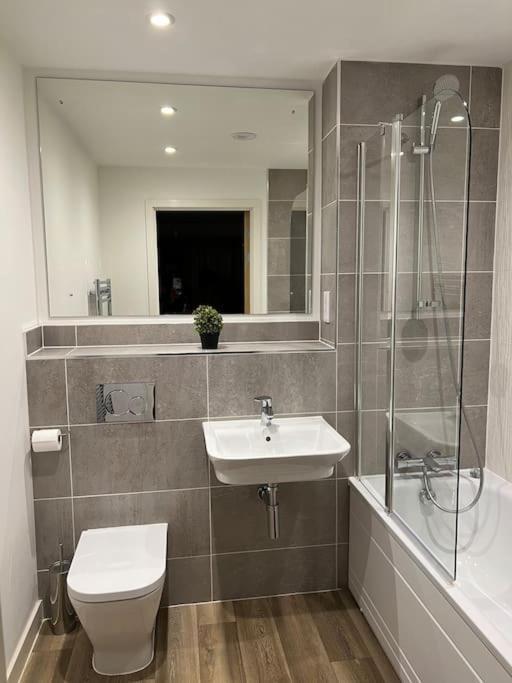 Bham Luxury Centre - Free Parking & Balcony View *