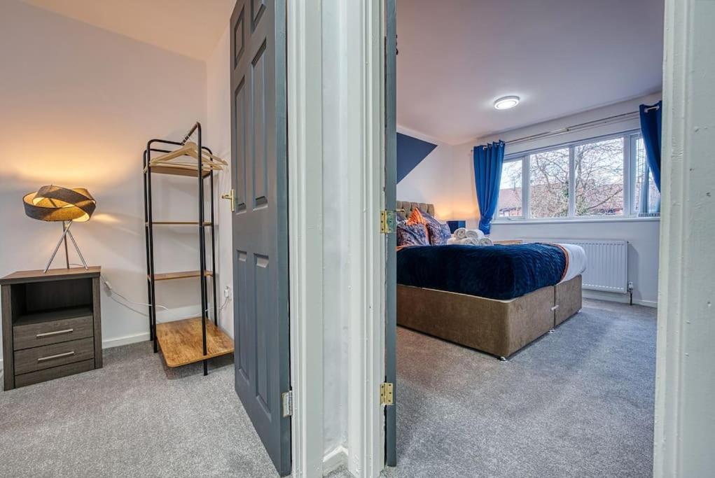 Centre Contractors Long Relocations Free Parking Apartment