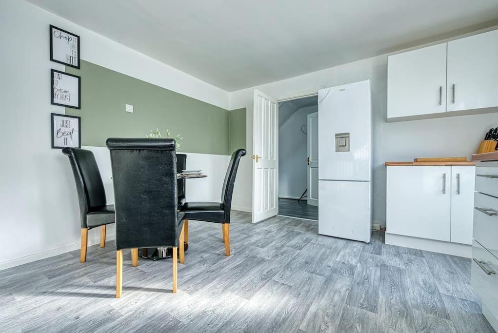 Centre Contractors Long Relocations Free Parking Apartment Birmingham